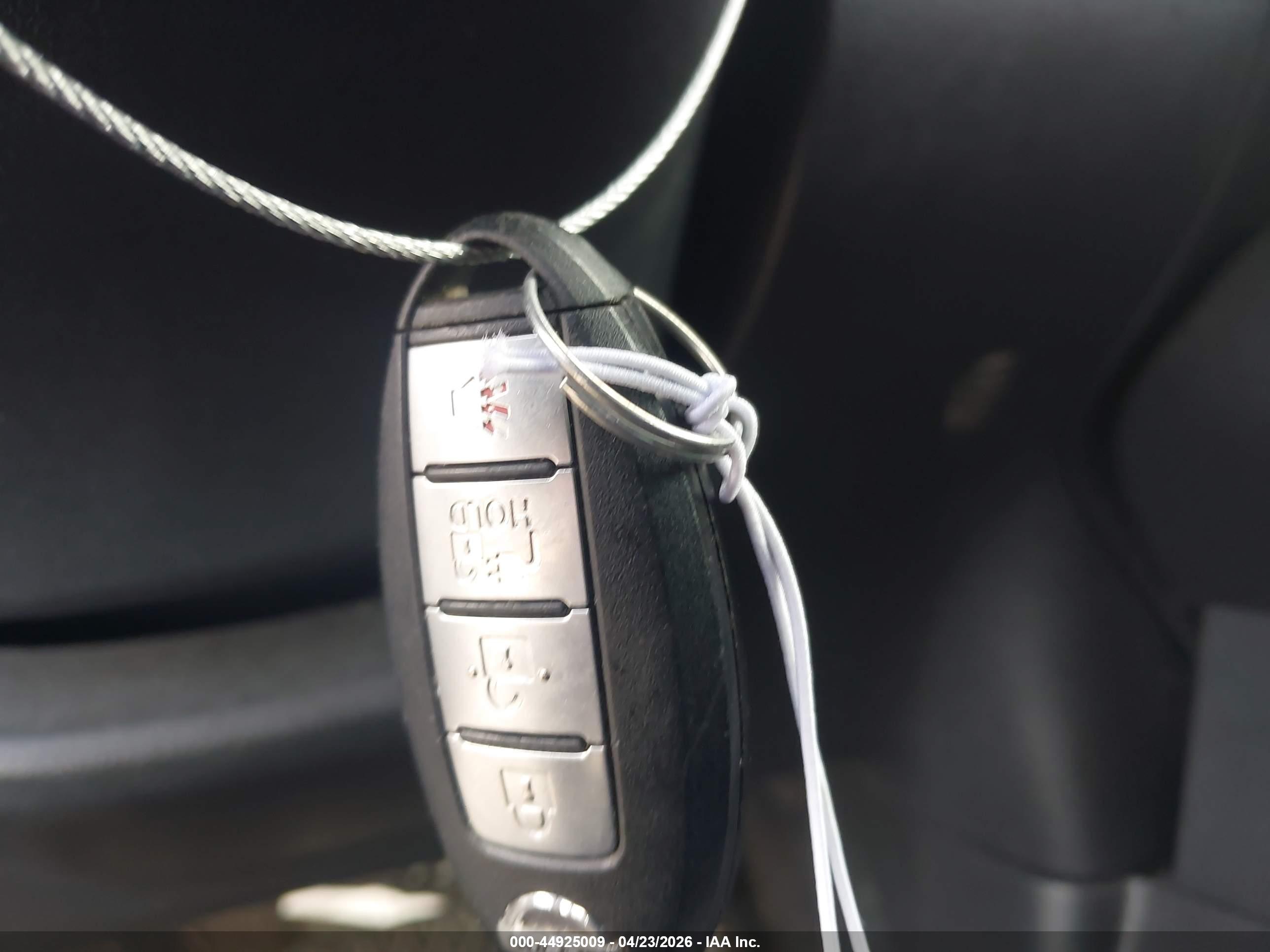 NISSAN LEAF image 11