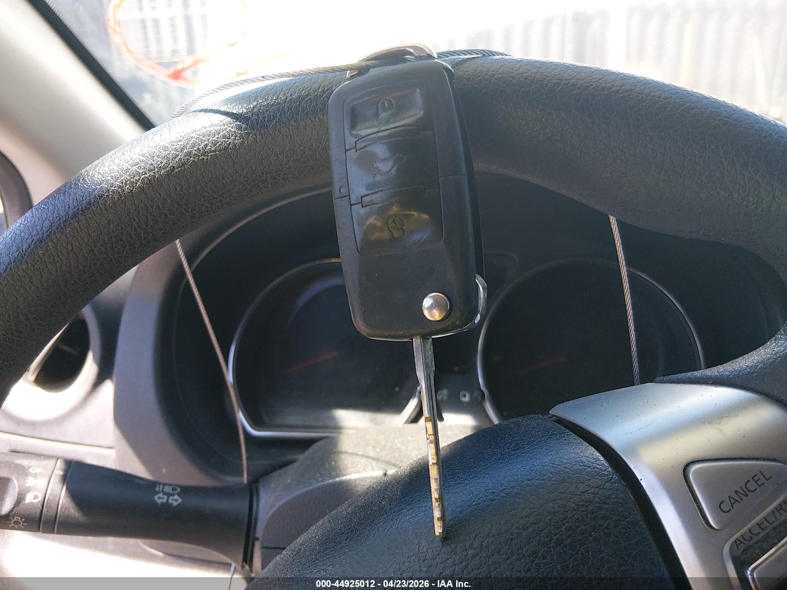 NISSAN VERSA image 11