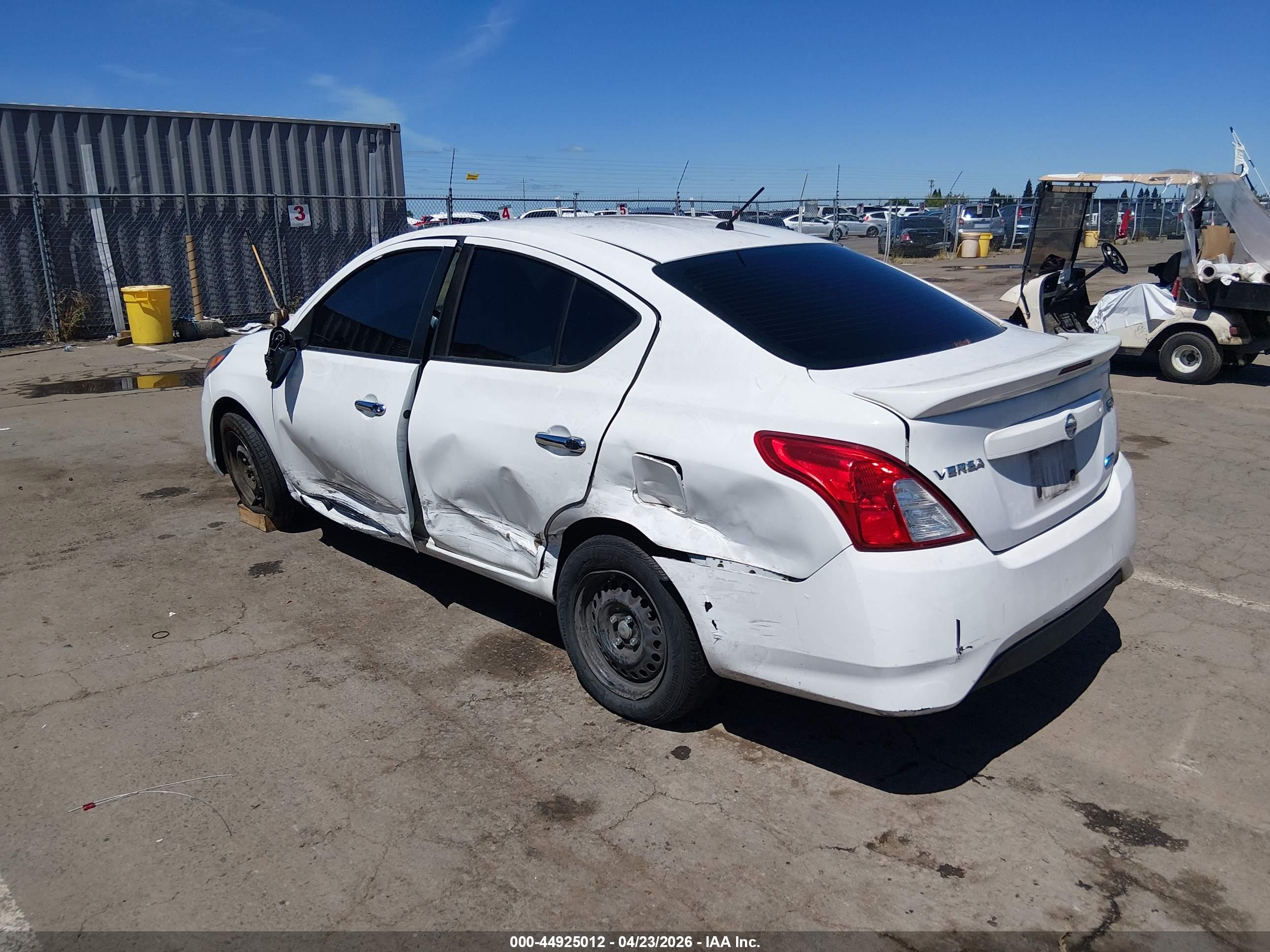 NISSAN VERSA image 3