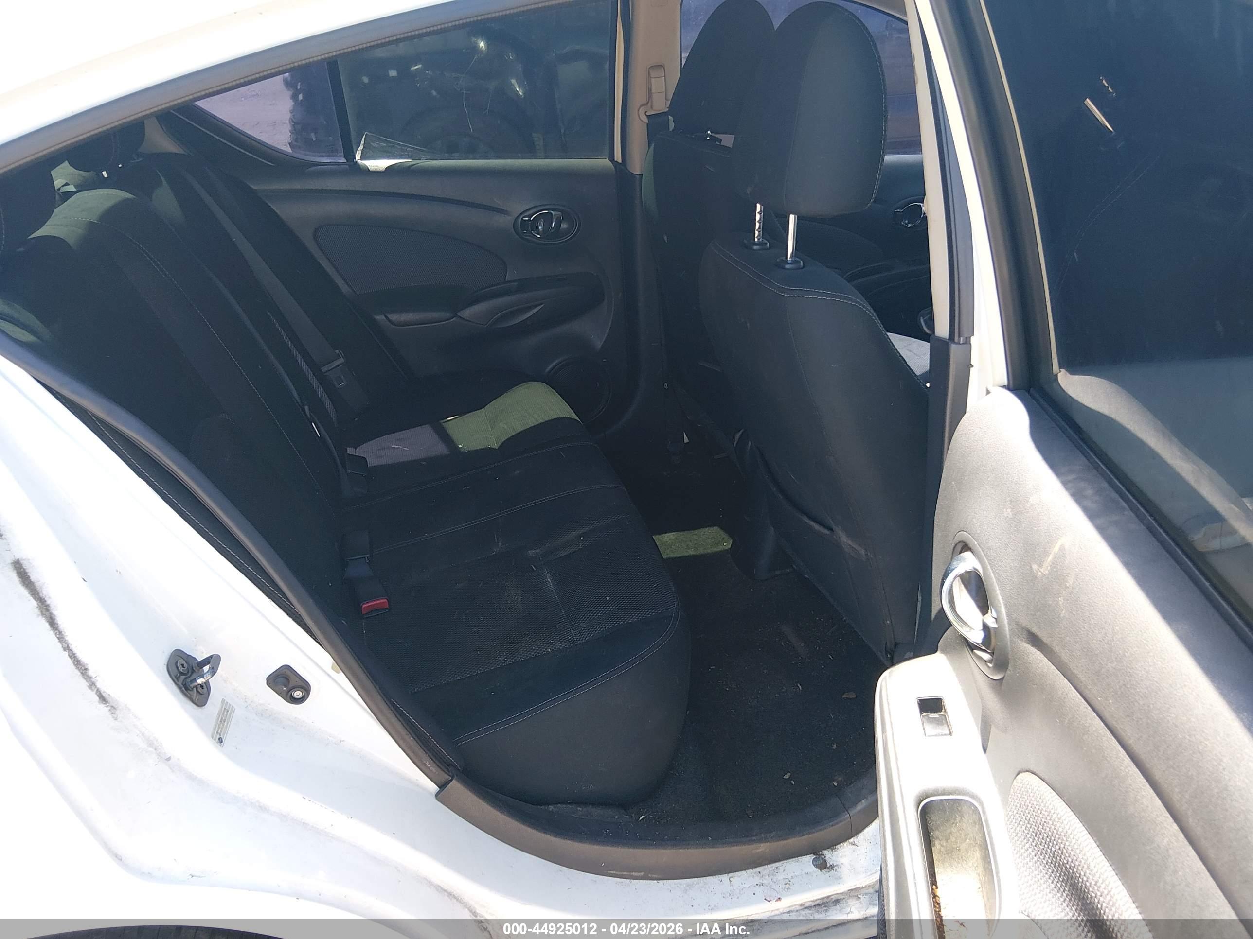 NISSAN VERSA image 8