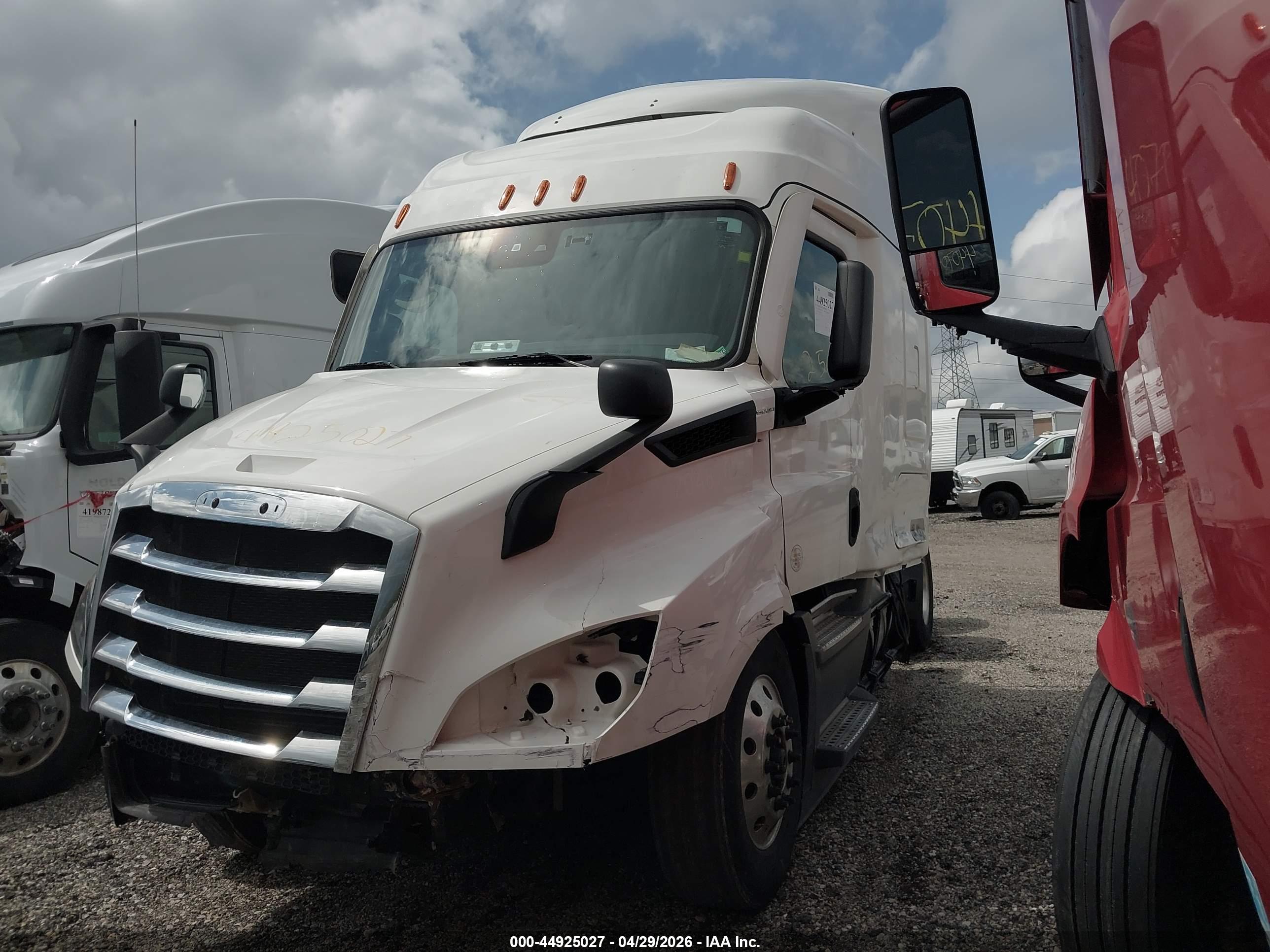 FREIGHTLINER NEW image 2