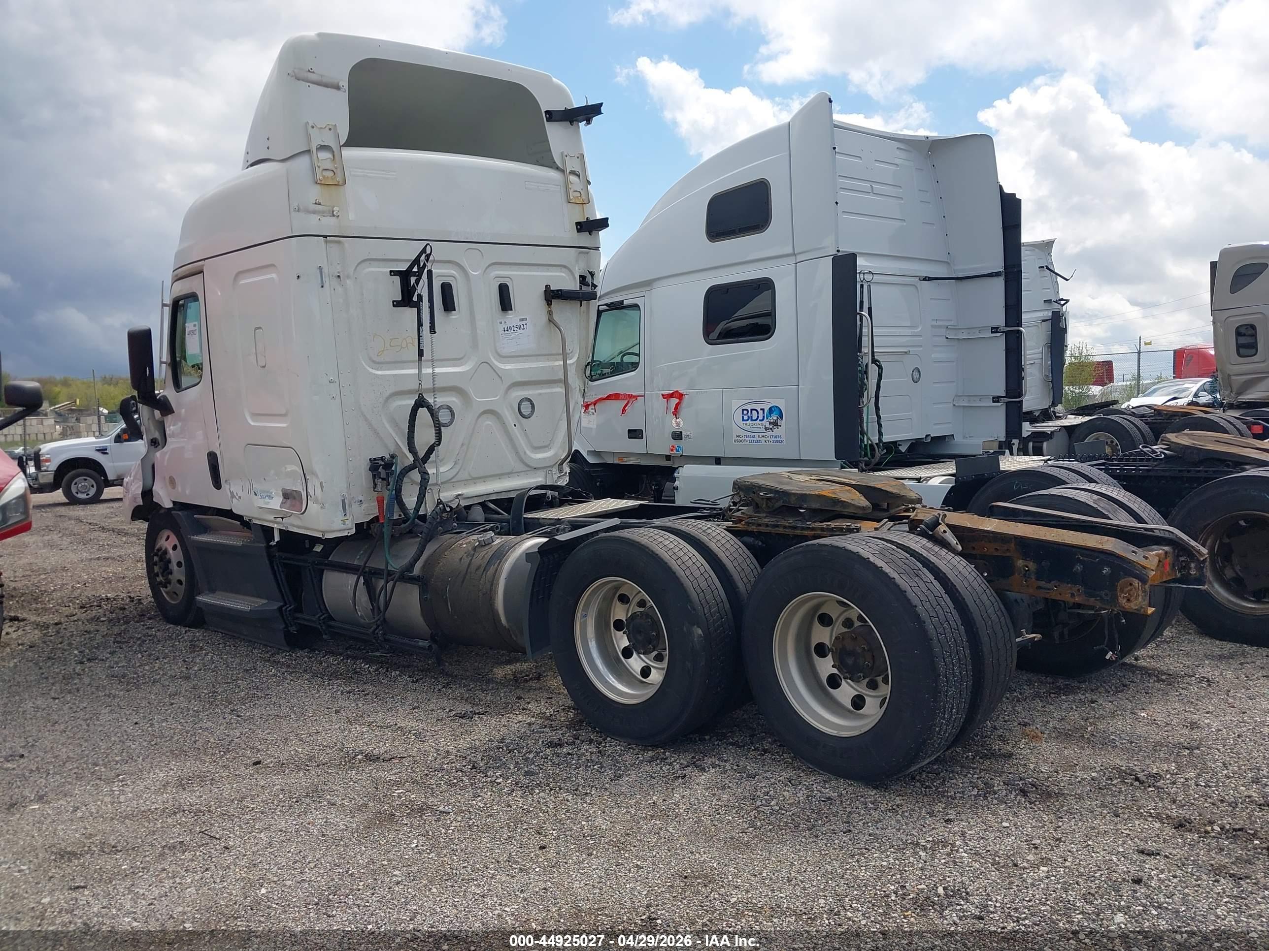 FREIGHTLINER NEW image 3