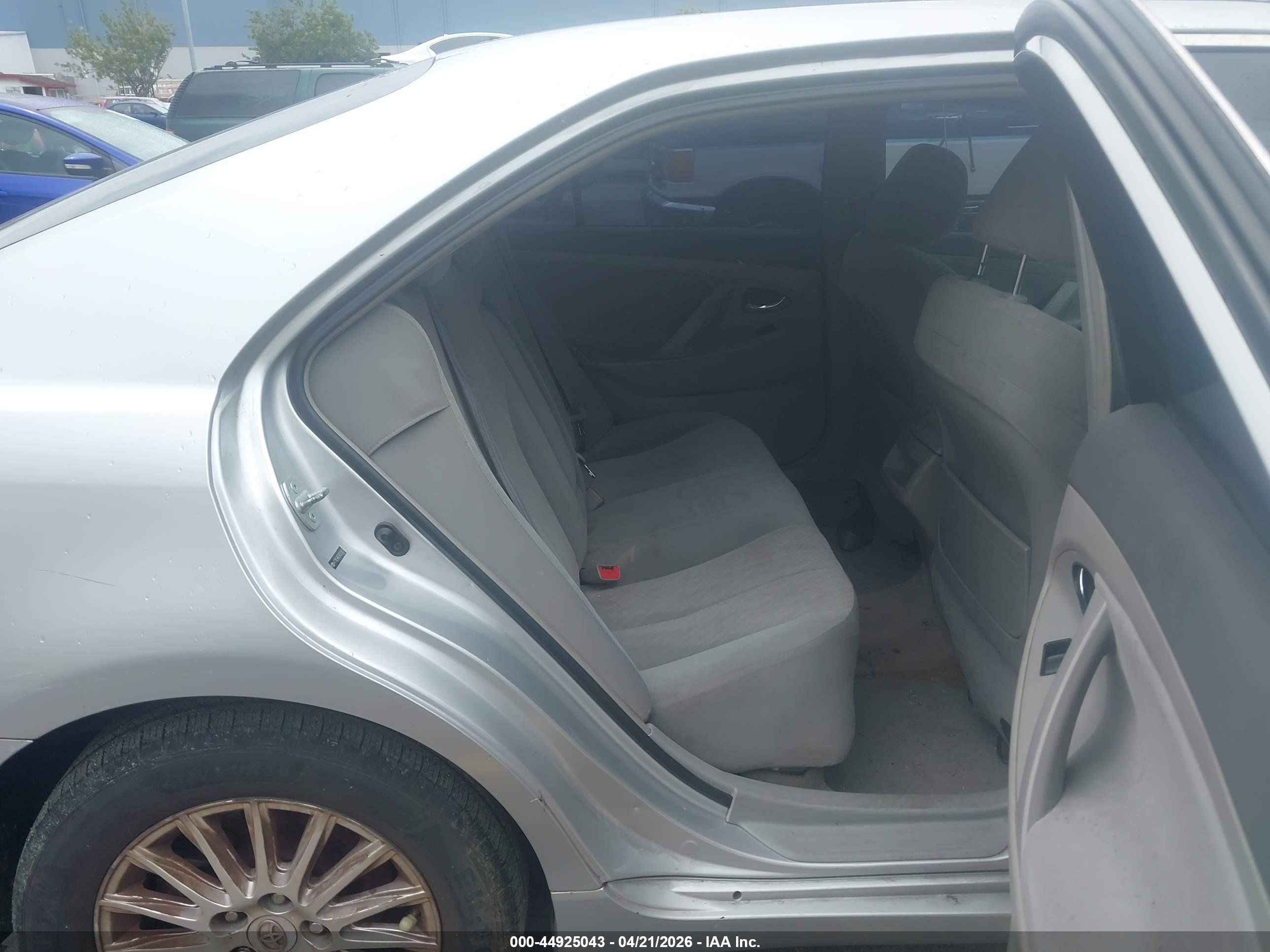 TOYOTA CAMRY image 8