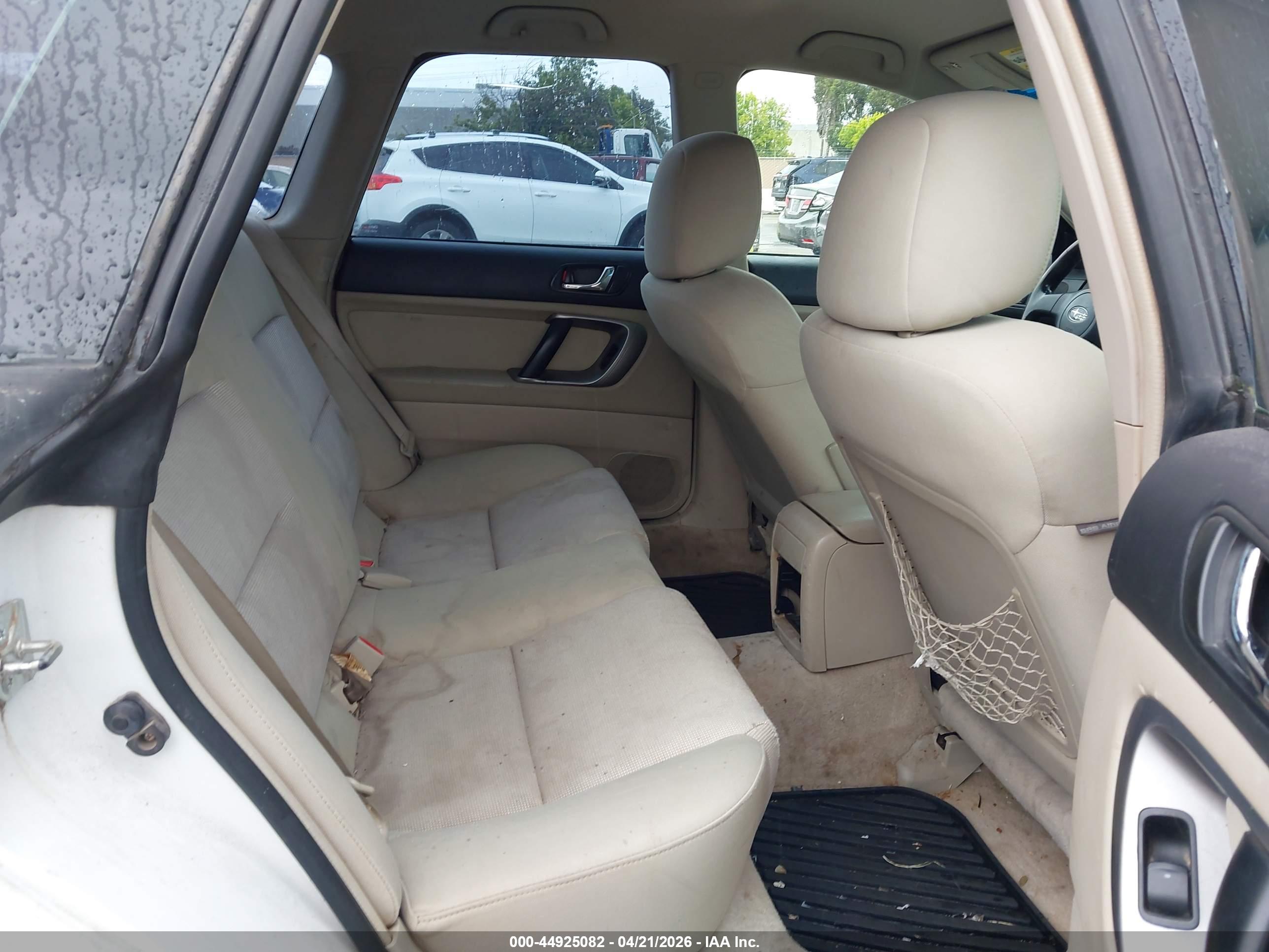 SUBARU OUTBACK image 8