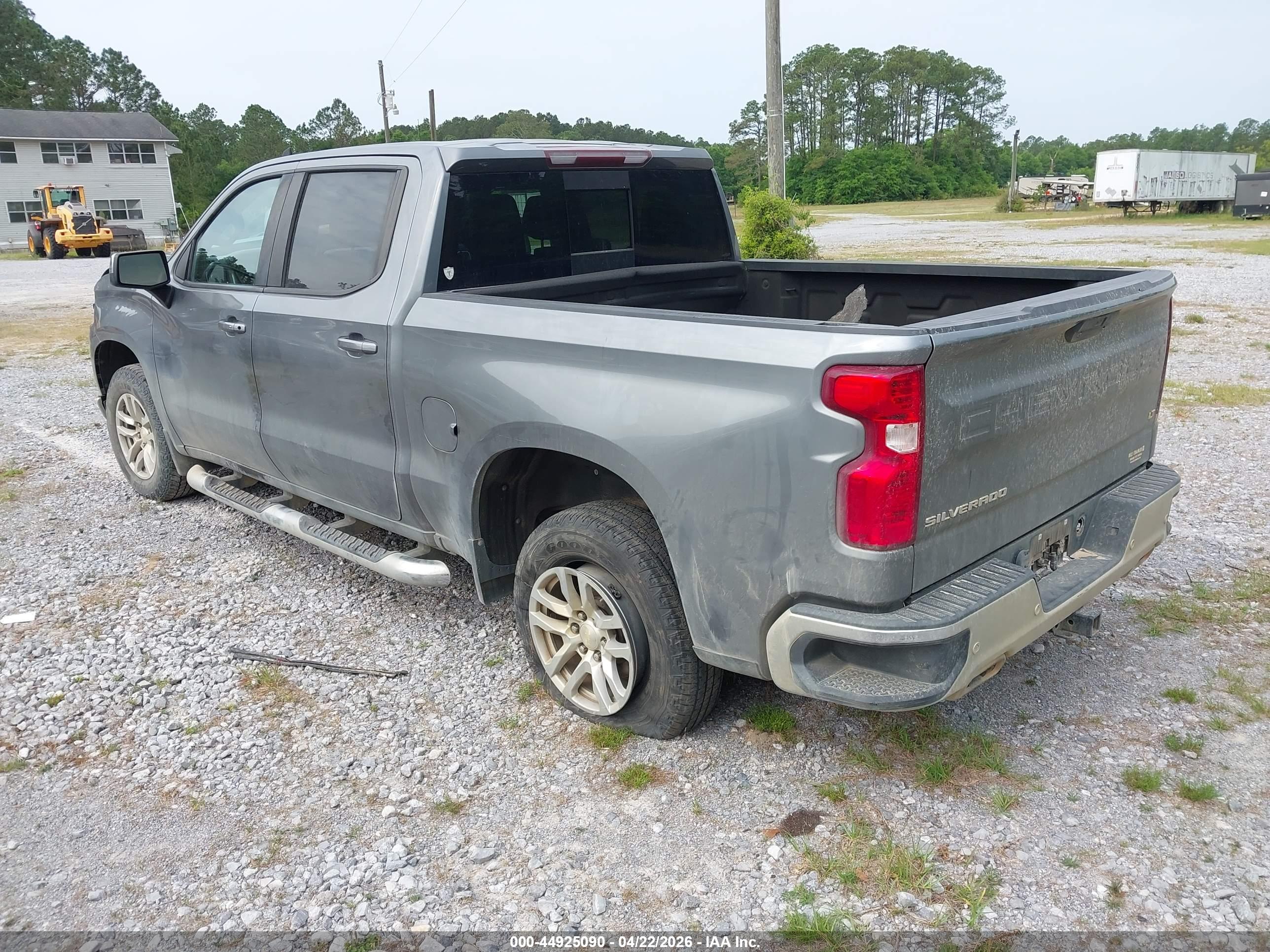 CHEVROLET SILVERADO image 3
