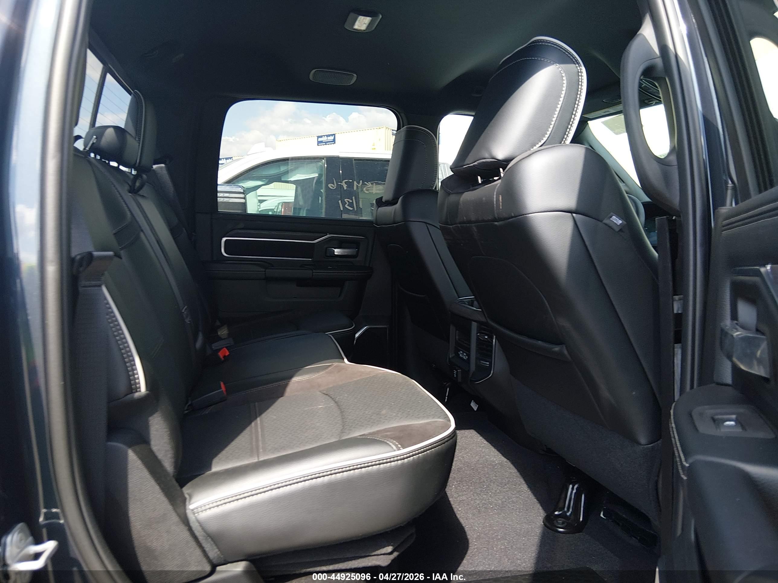 RAM 2500 image 8