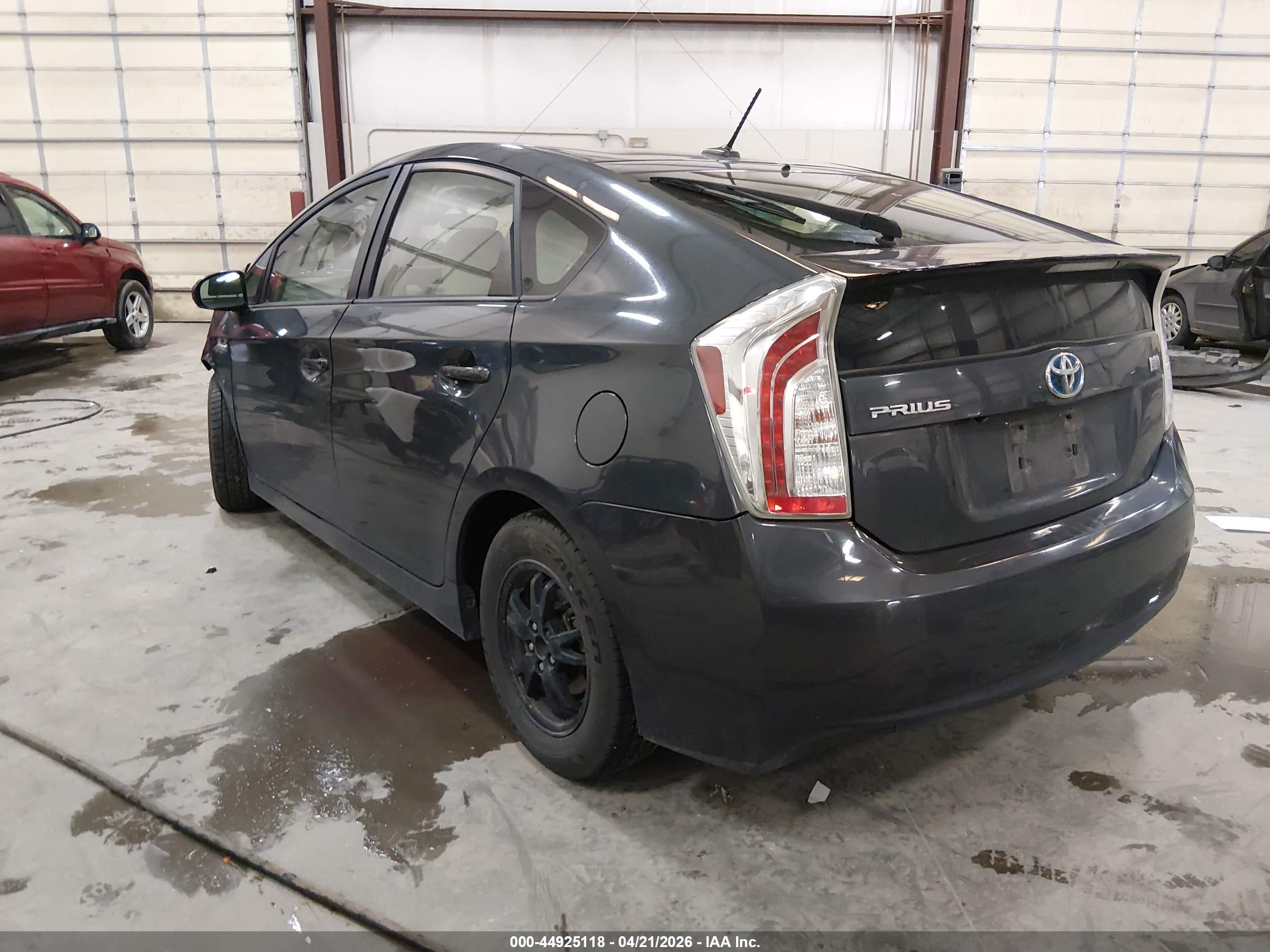 TOYOTA PRIUS image 3
