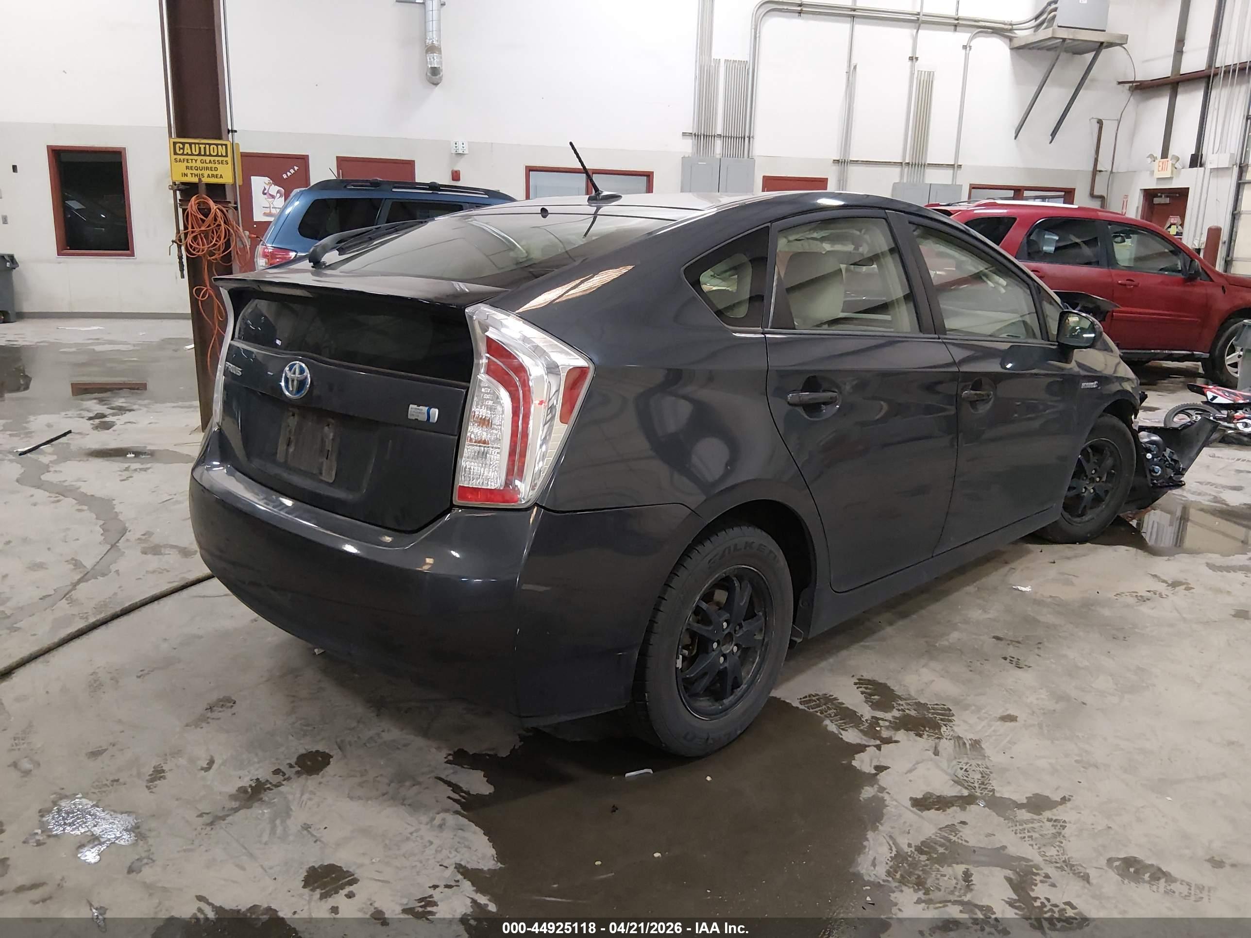 TOYOTA PRIUS image 4
