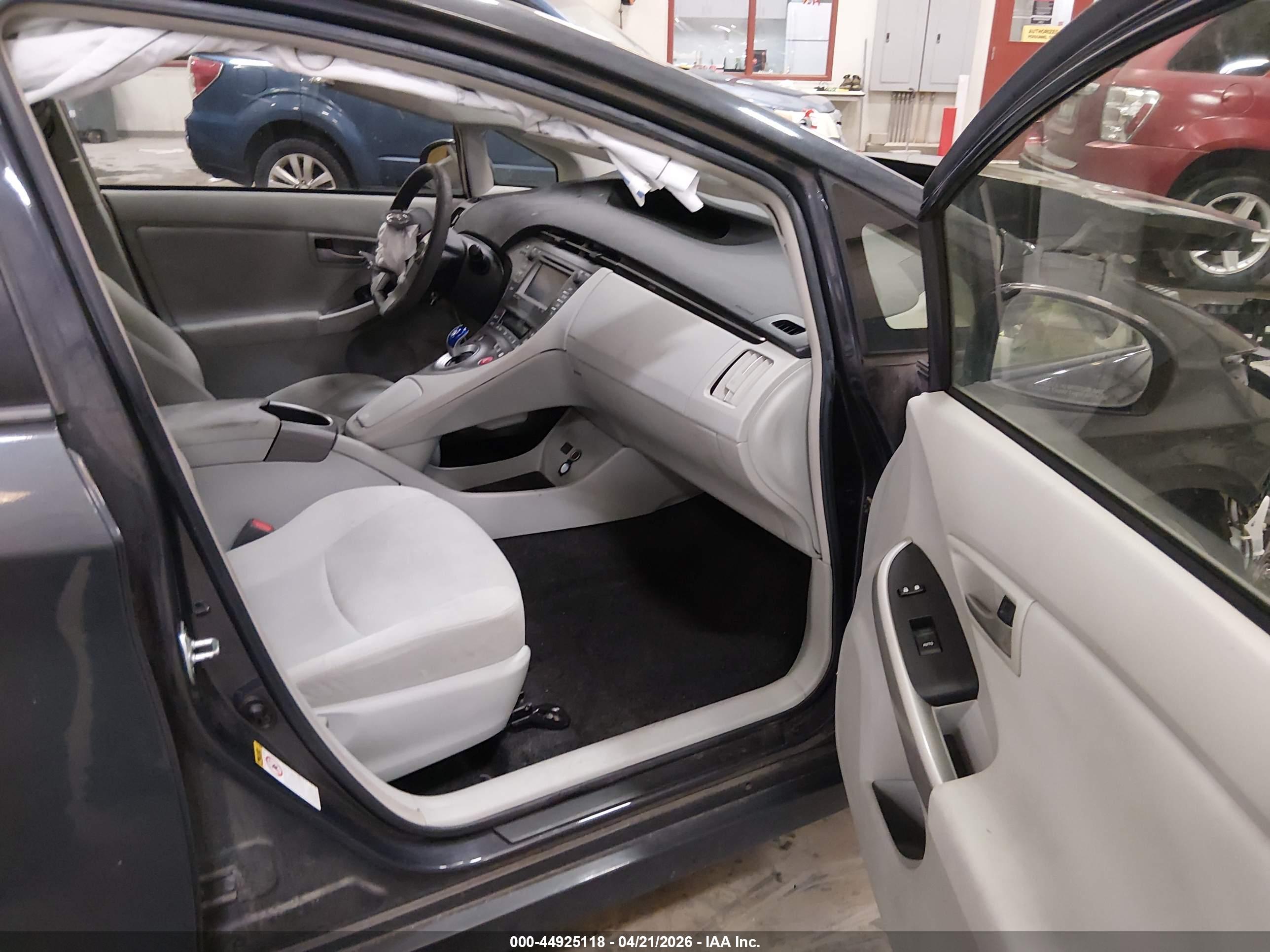 TOYOTA PRIUS image 5