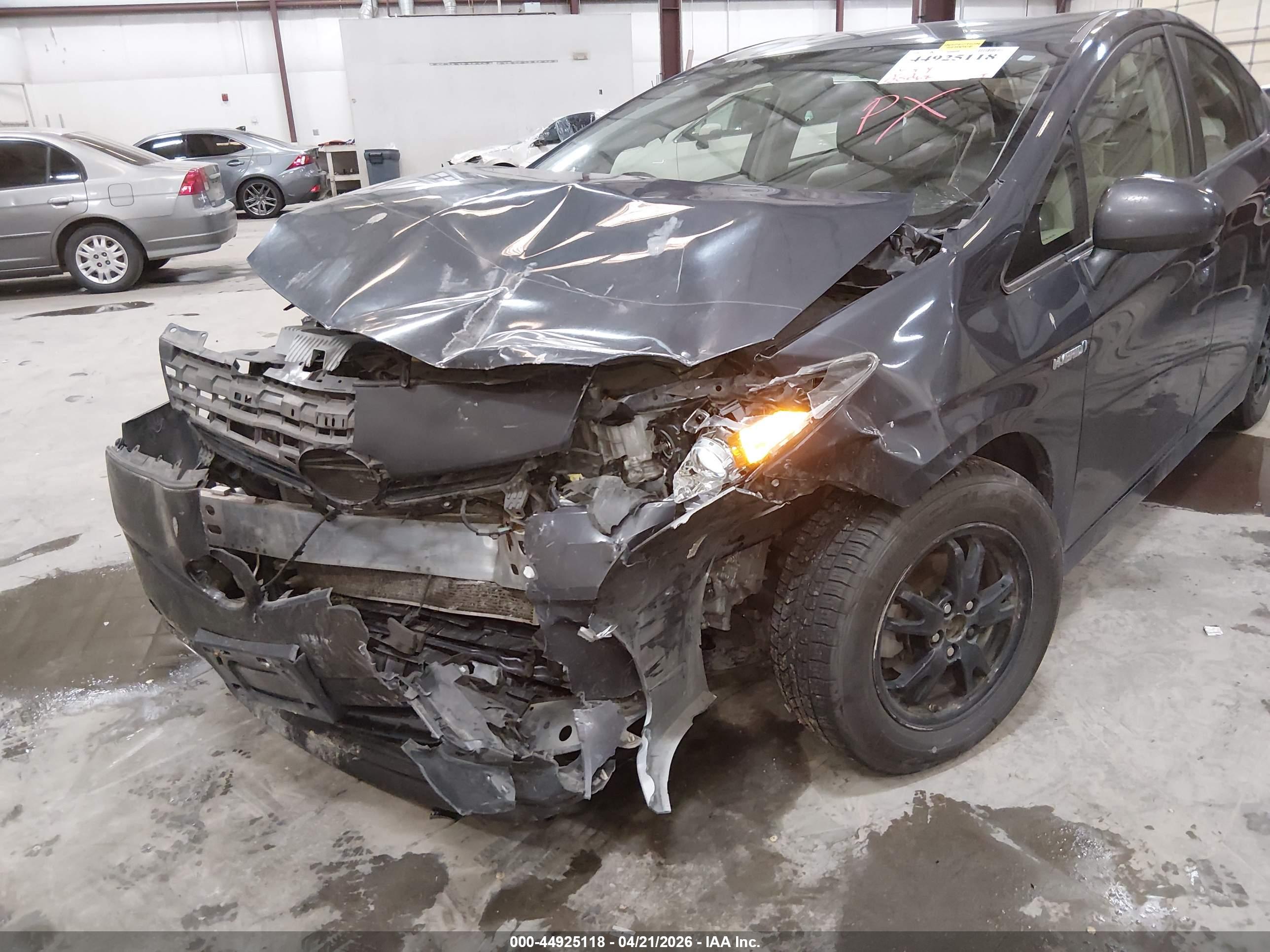TOYOTA PRIUS image 6