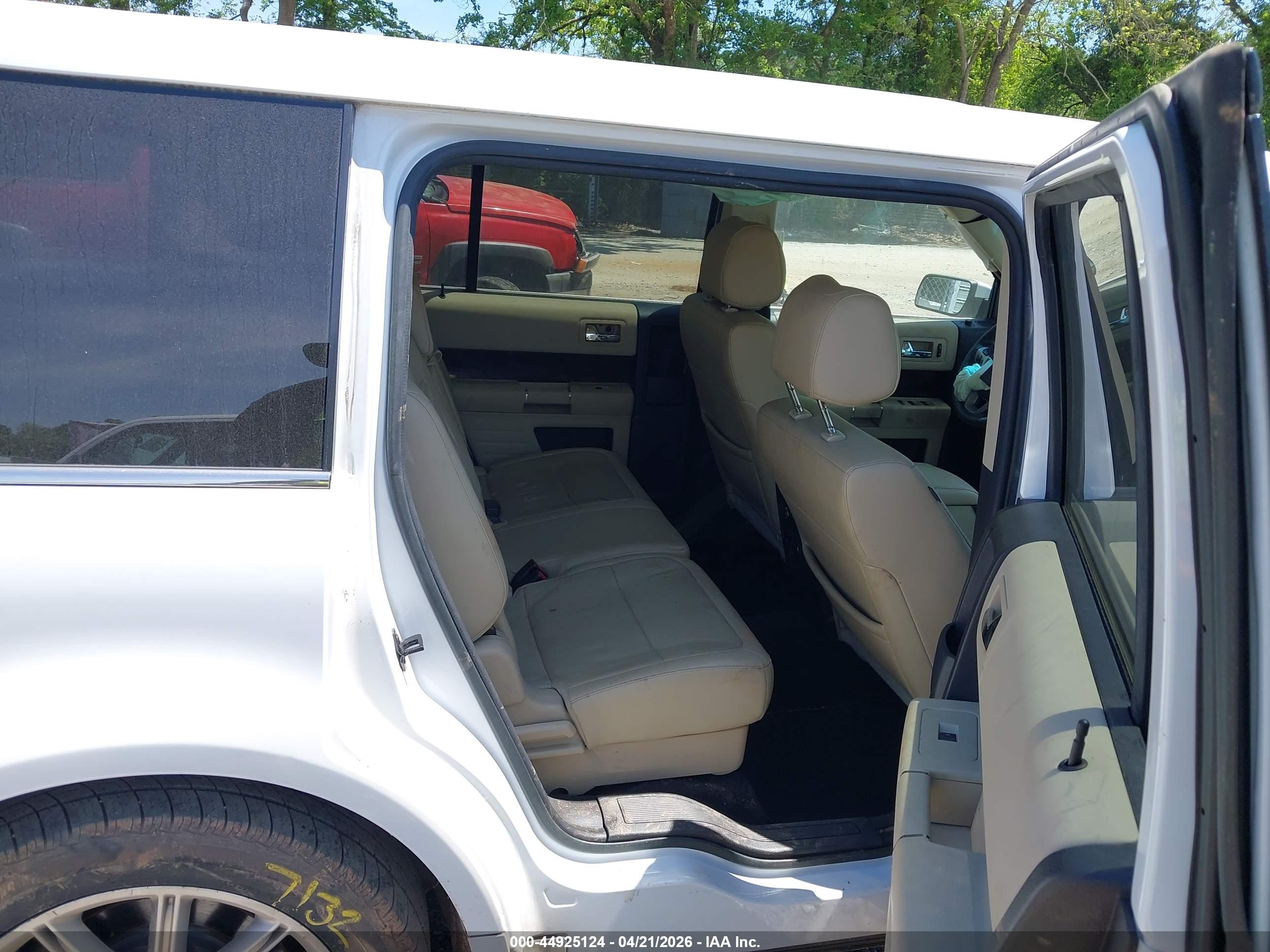 FORD FLEX image 8