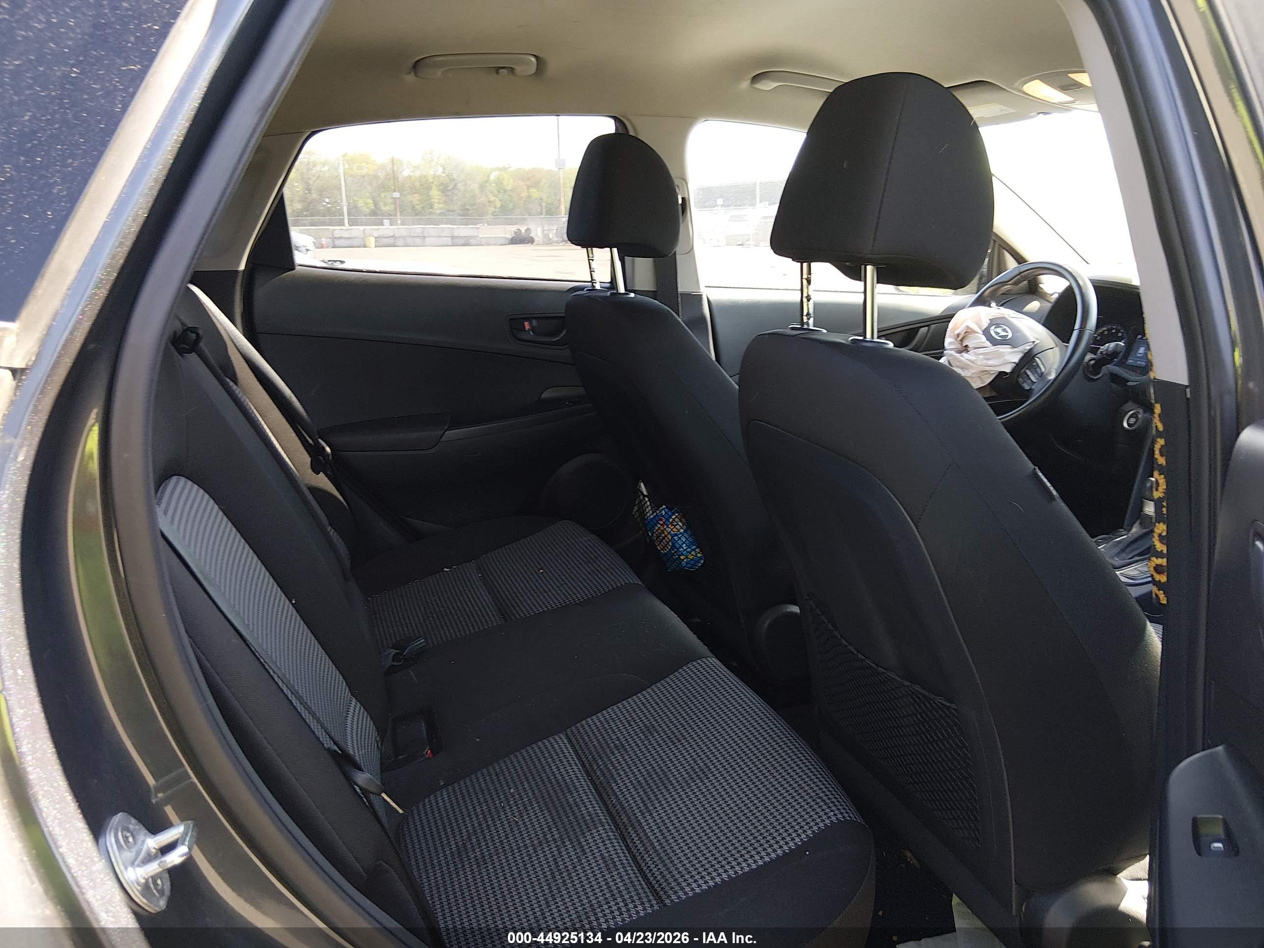HYUNDAI KONA image 8