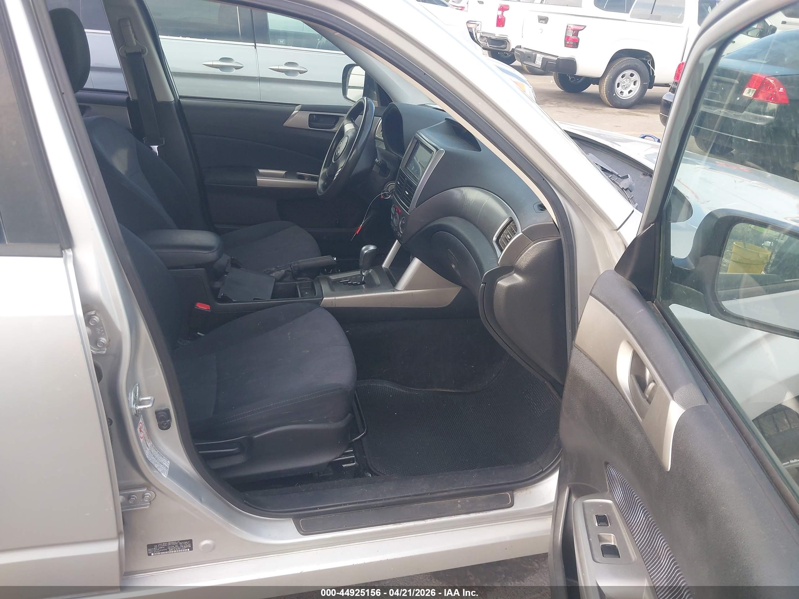 SUBARU FORESTER image 5