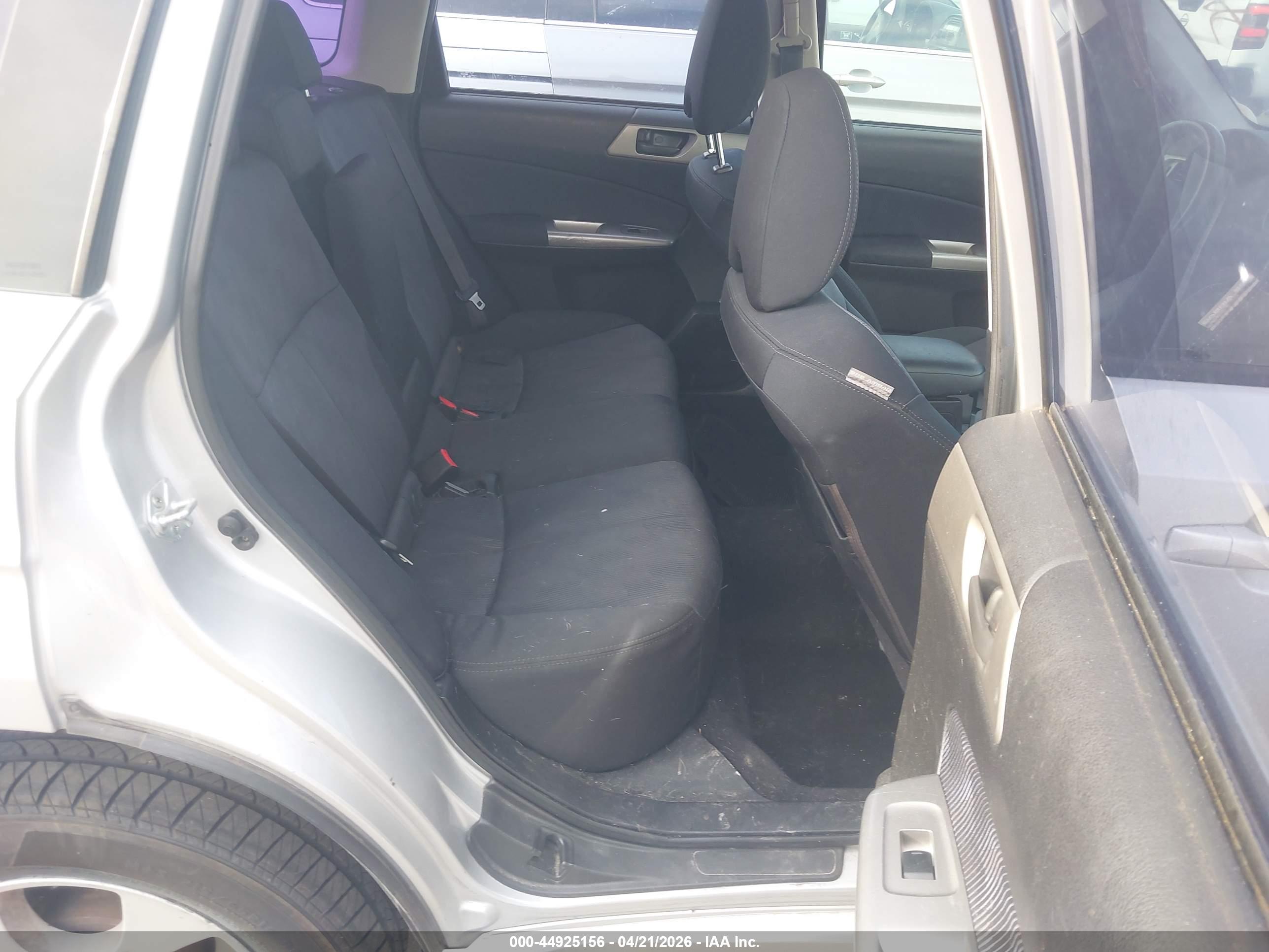SUBARU FORESTER image 8
