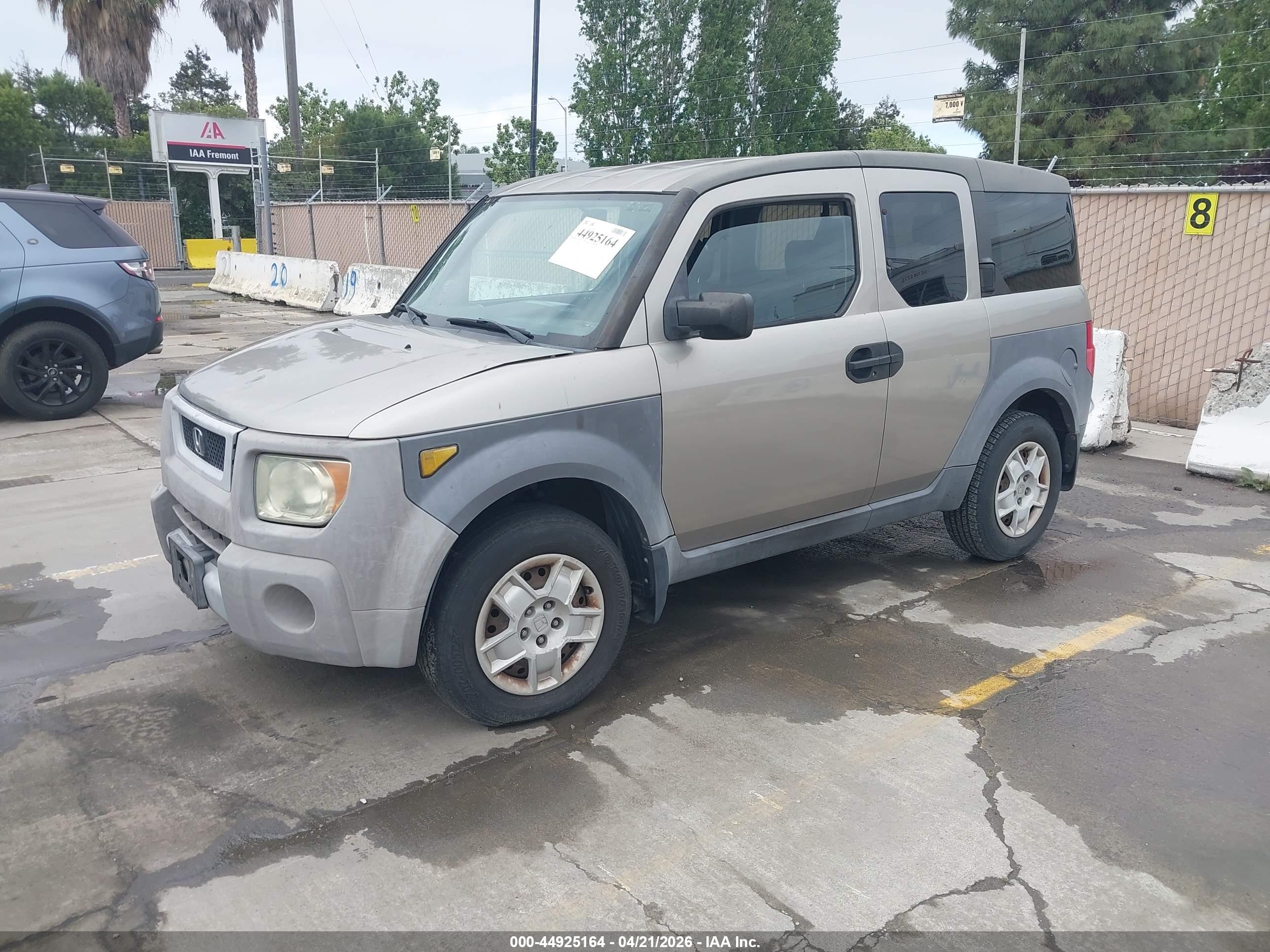 HONDA ELEMENT image 2