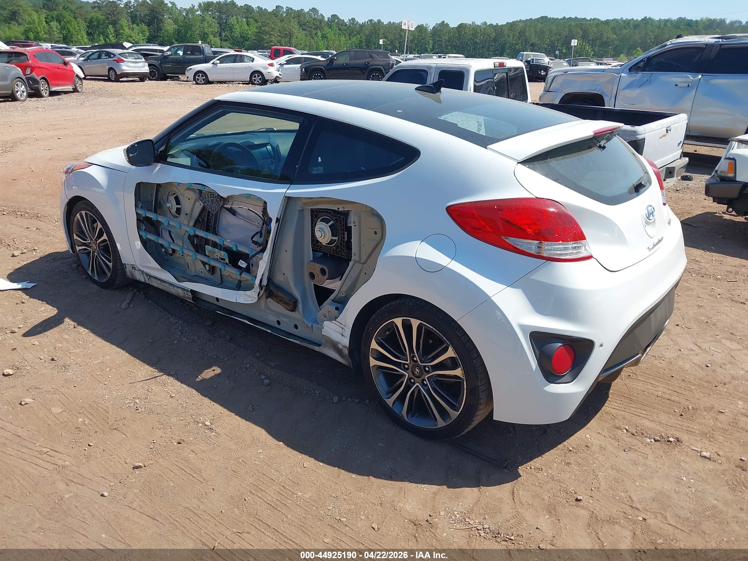HYUNDAI VELOSTER image 3