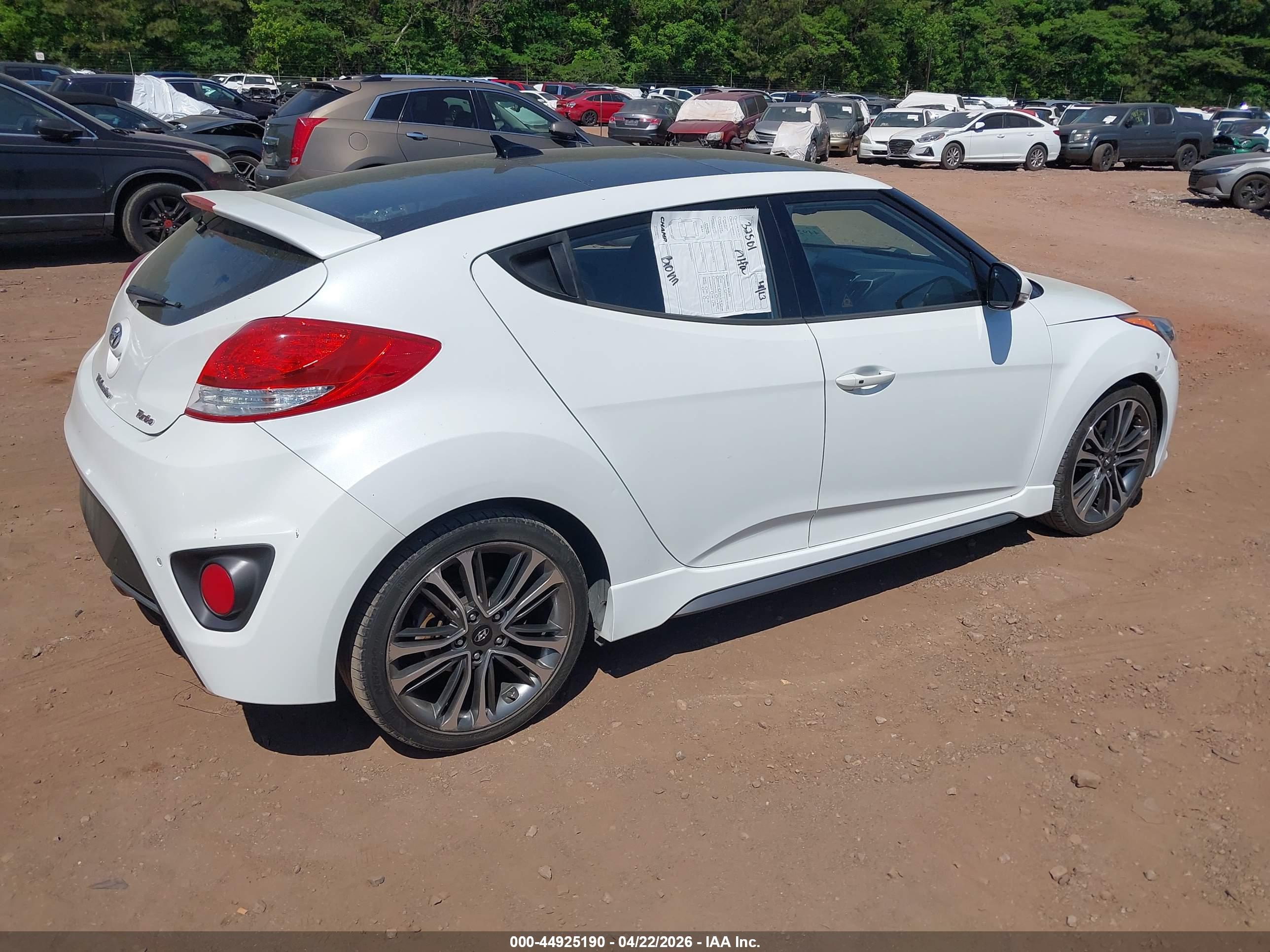 HYUNDAI VELOSTER image 4
