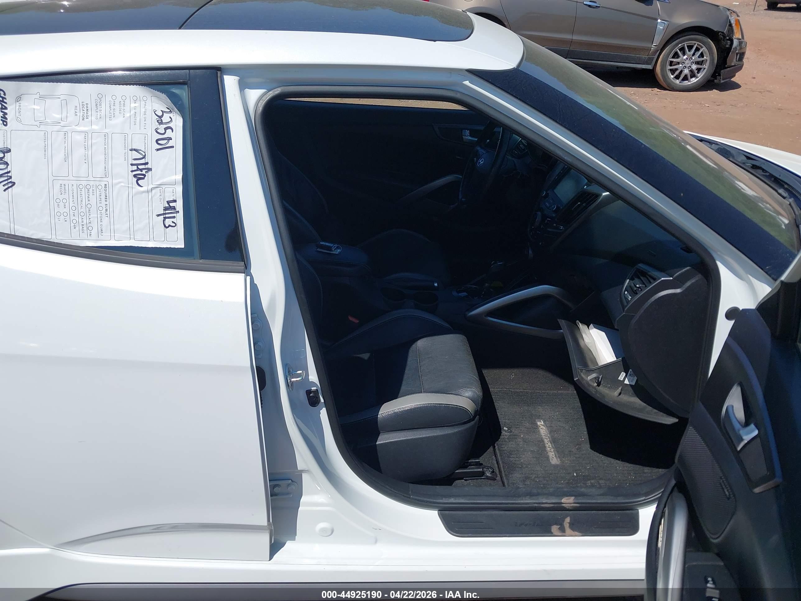HYUNDAI VELOSTER image 5