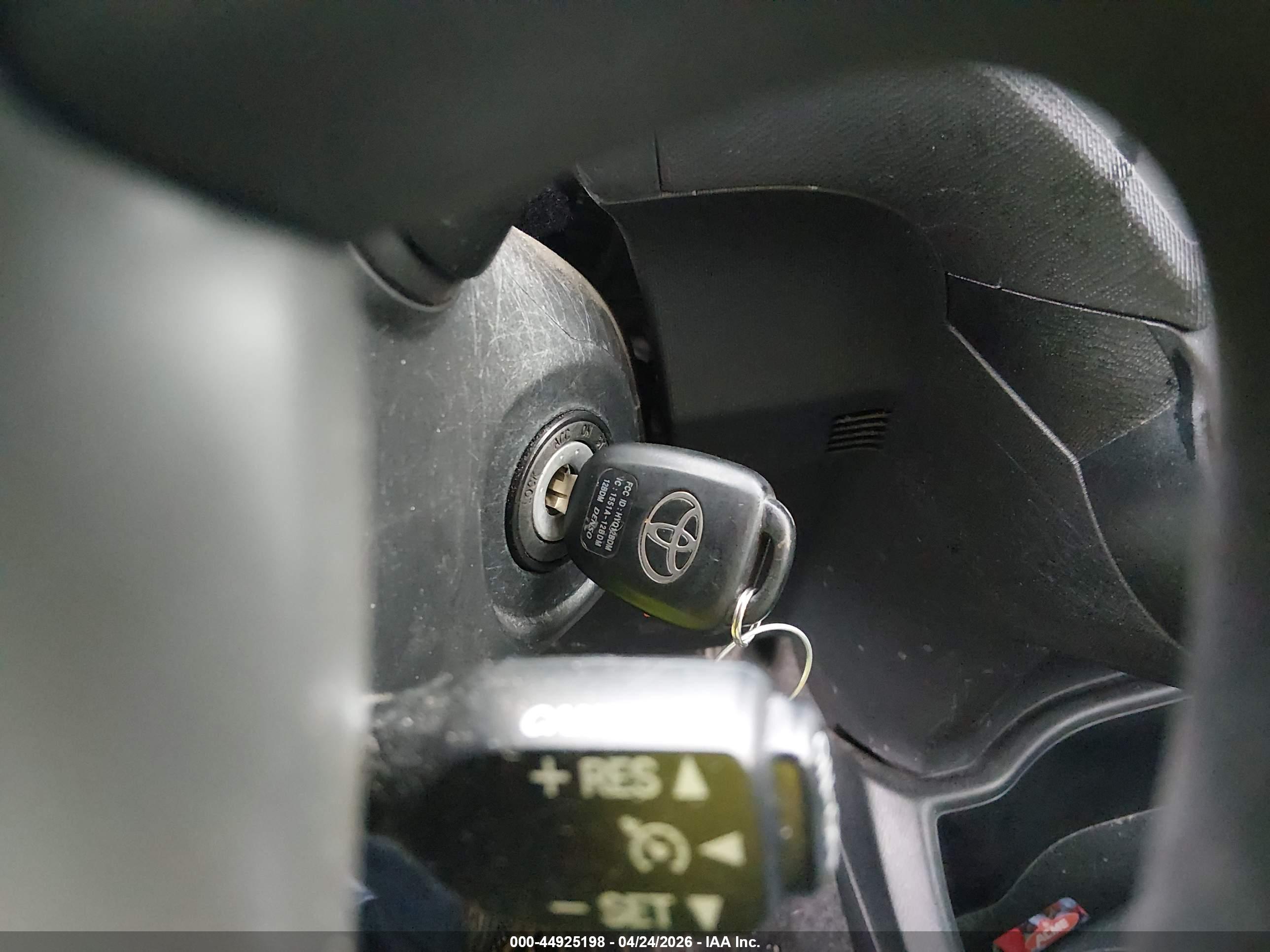 TOYOTA PRIUS image 11