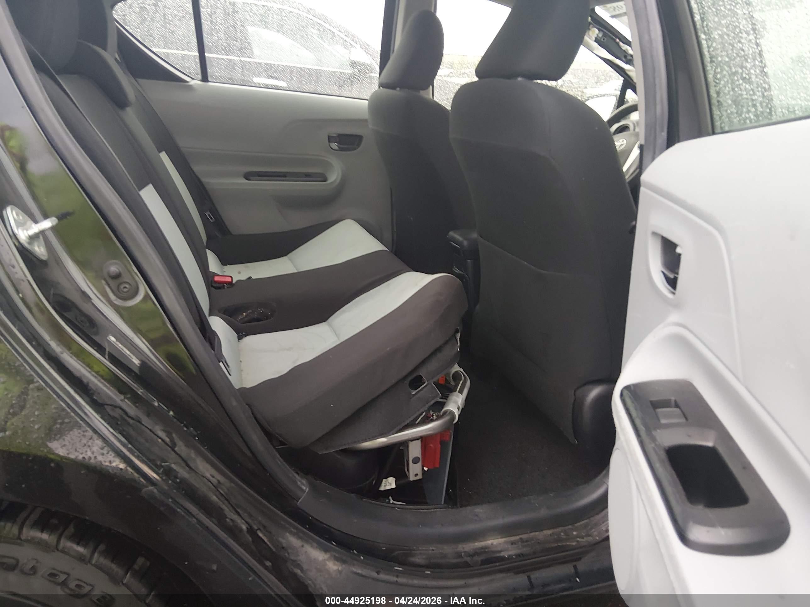 TOYOTA PRIUS image 6