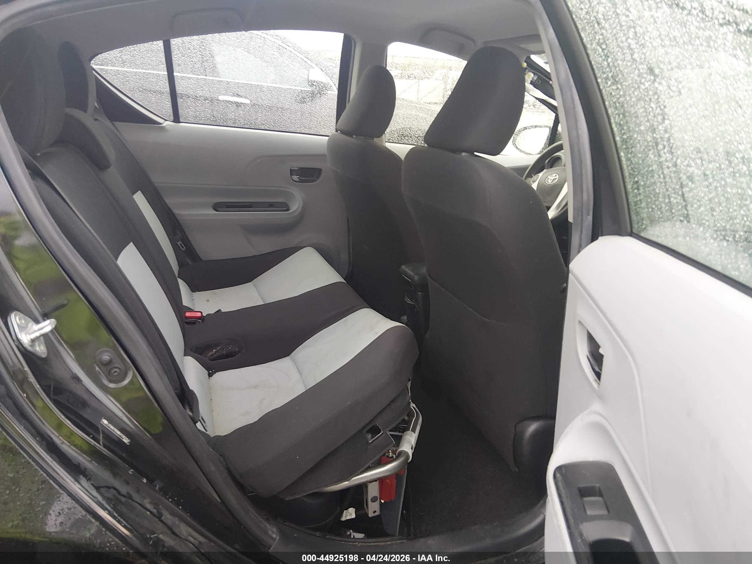 TOYOTA PRIUS image 8