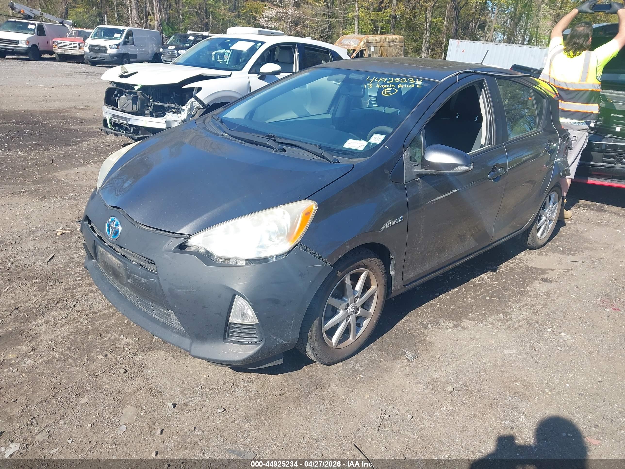 TOYOTA PRIUS image 2