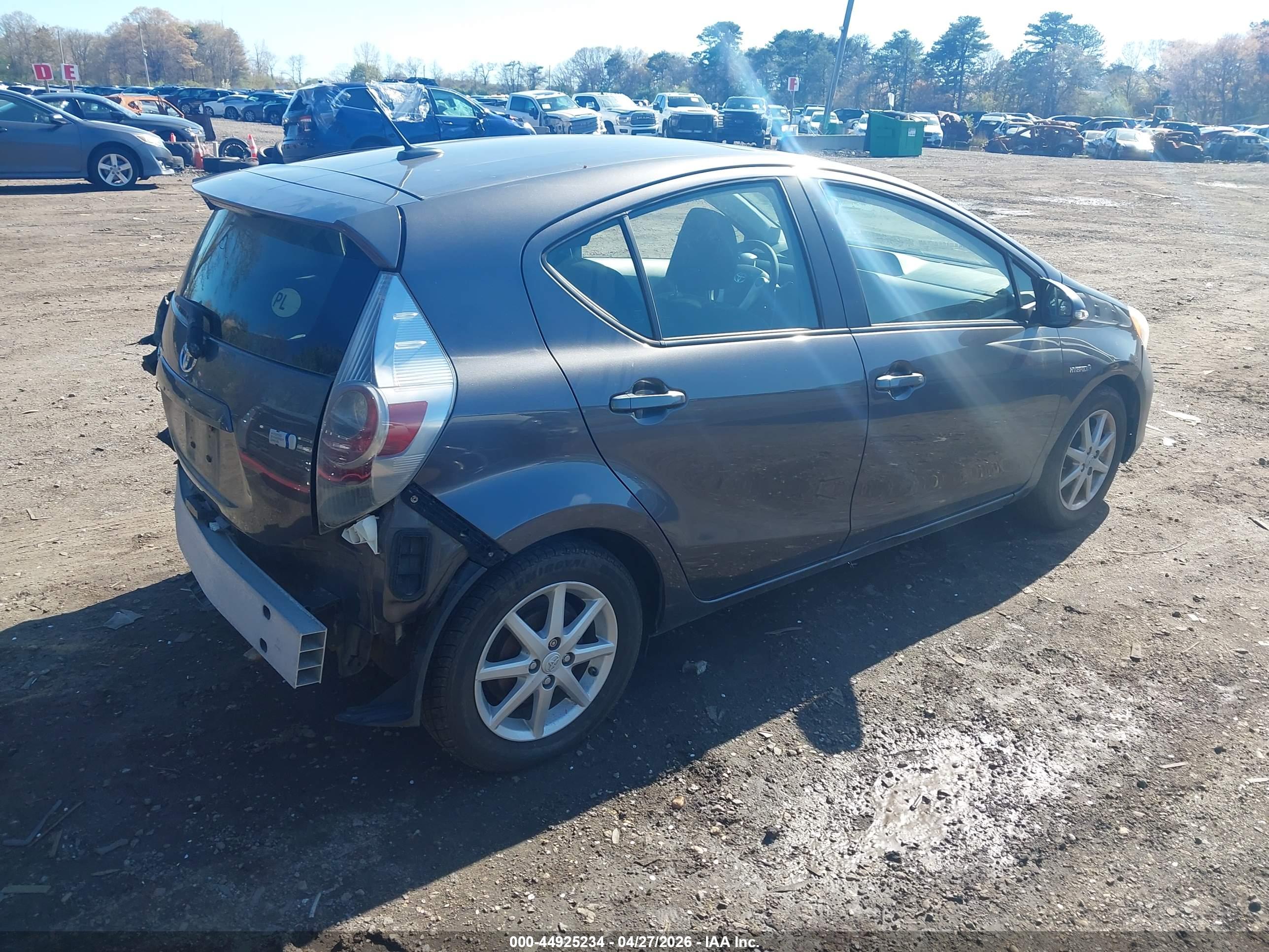 TOYOTA PRIUS image 4