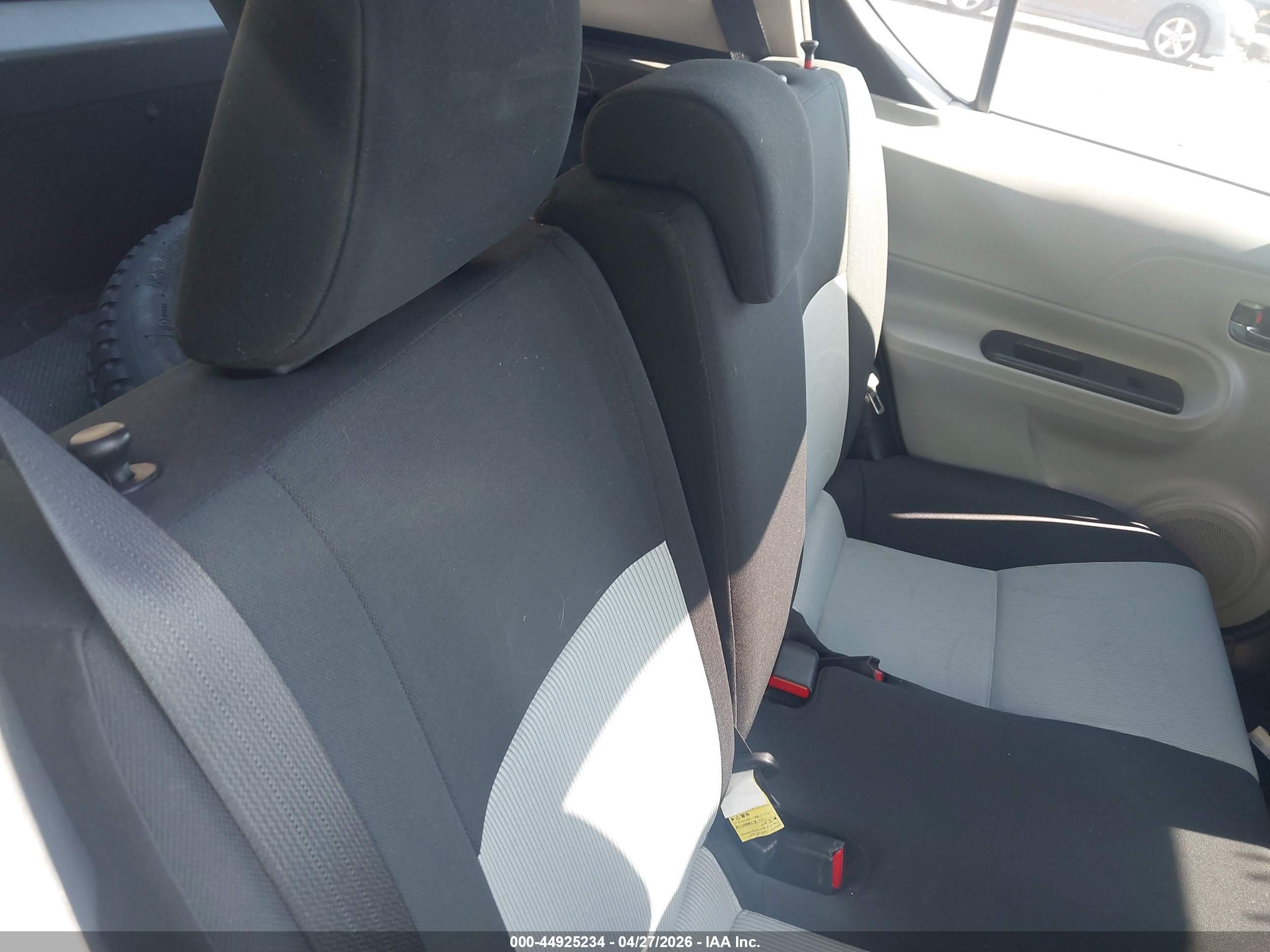 TOYOTA PRIUS image 8