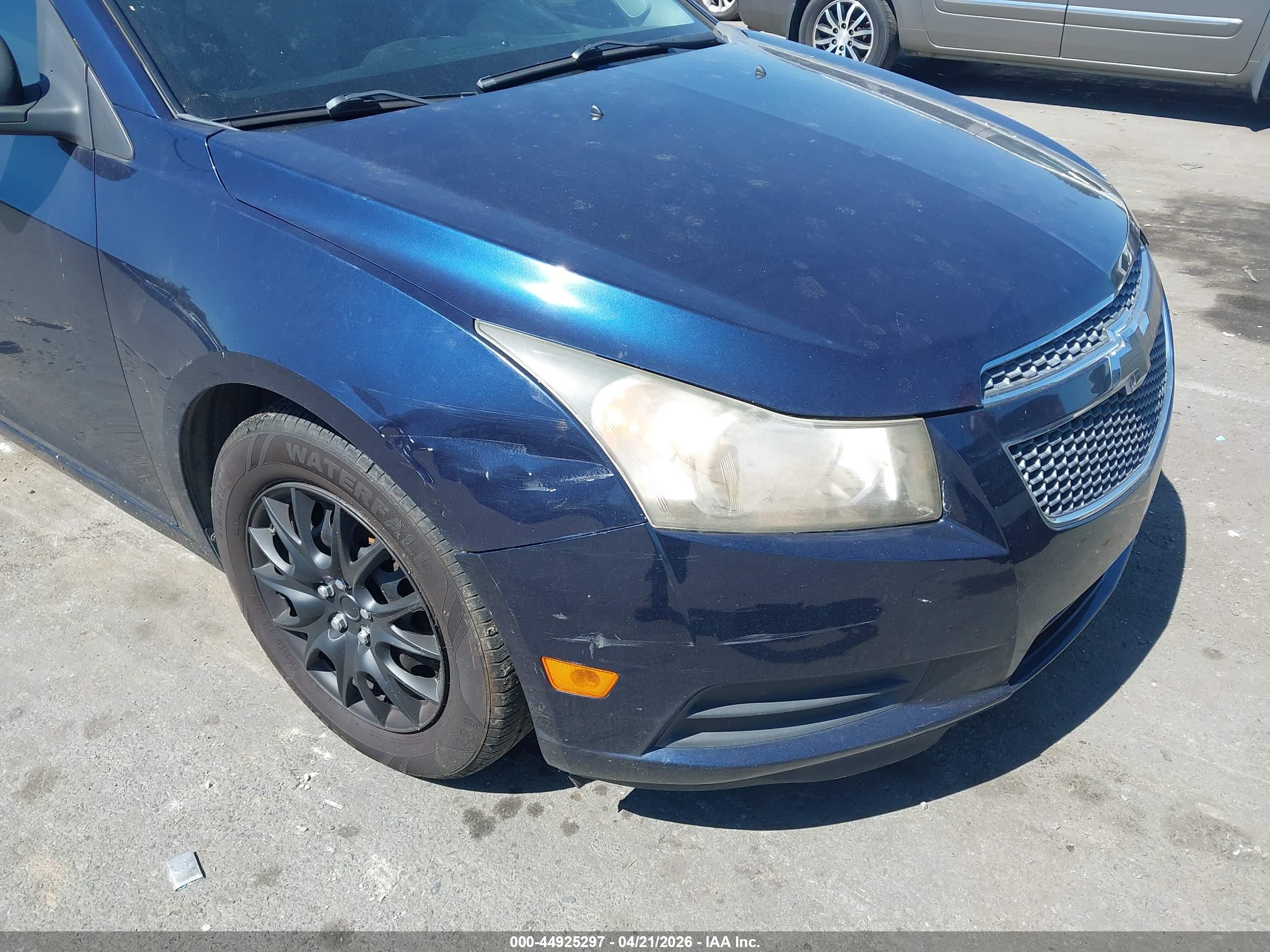 CHEVROLET CRUZE image 6