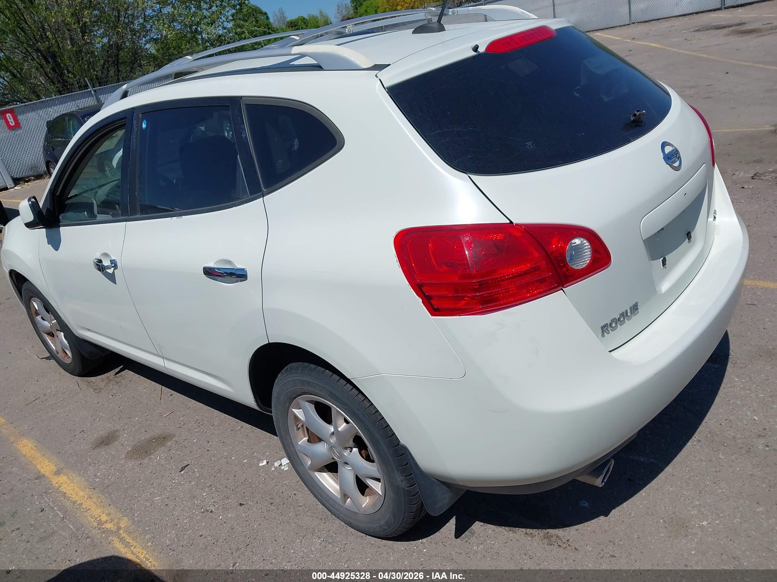 NISSAN ROGUE image 3