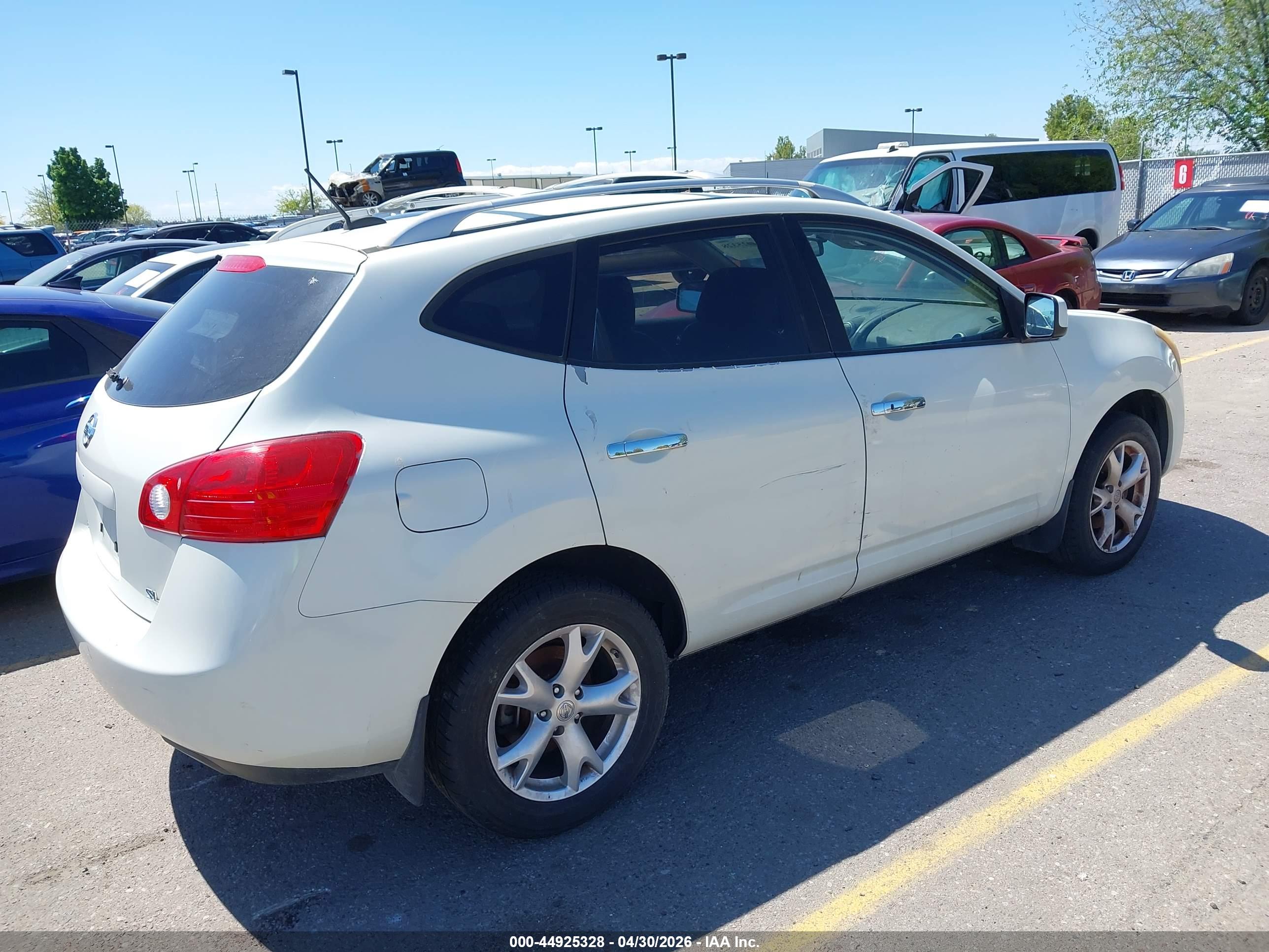 NISSAN ROGUE image 4