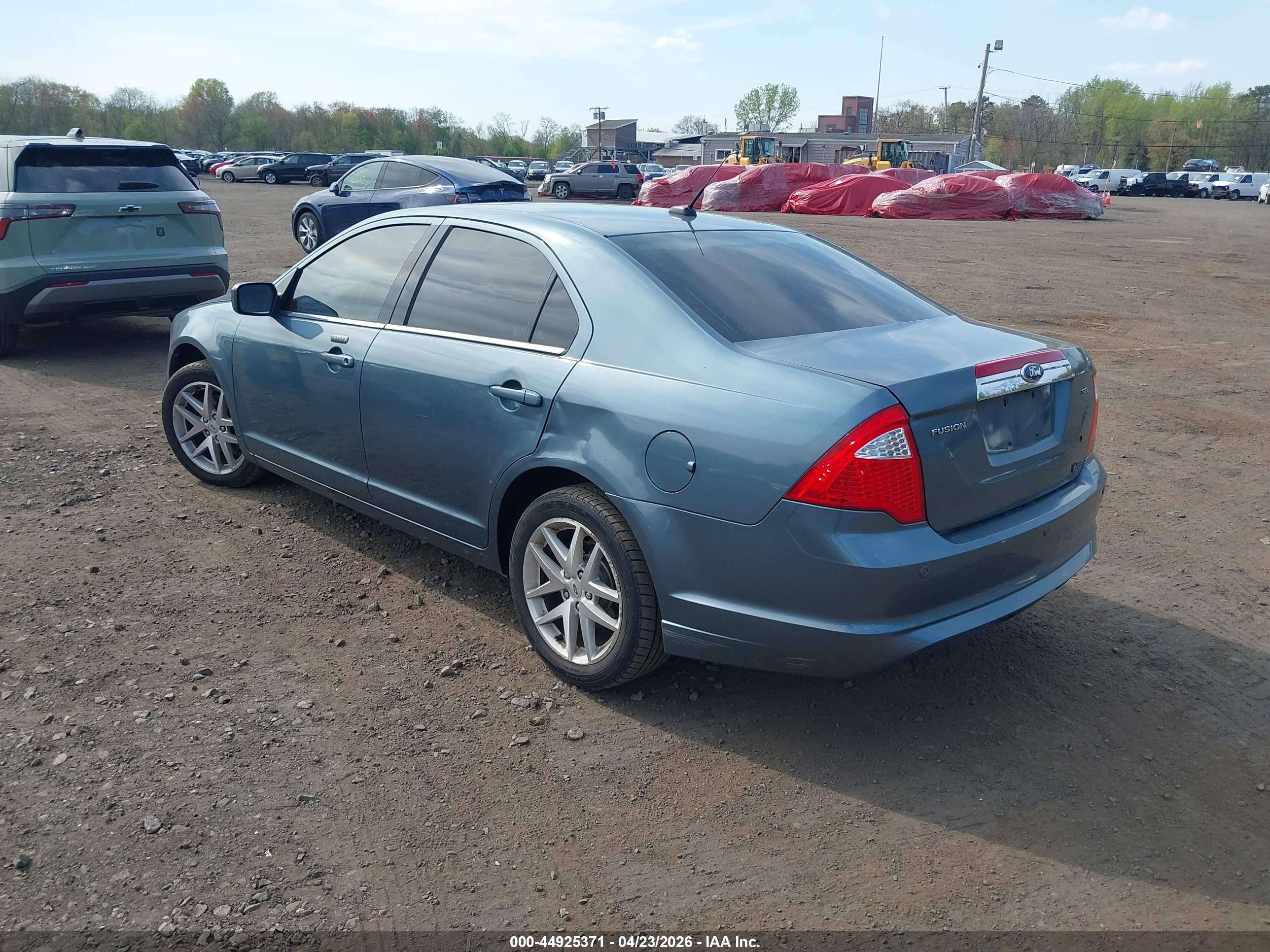 FORD FUSION image 3