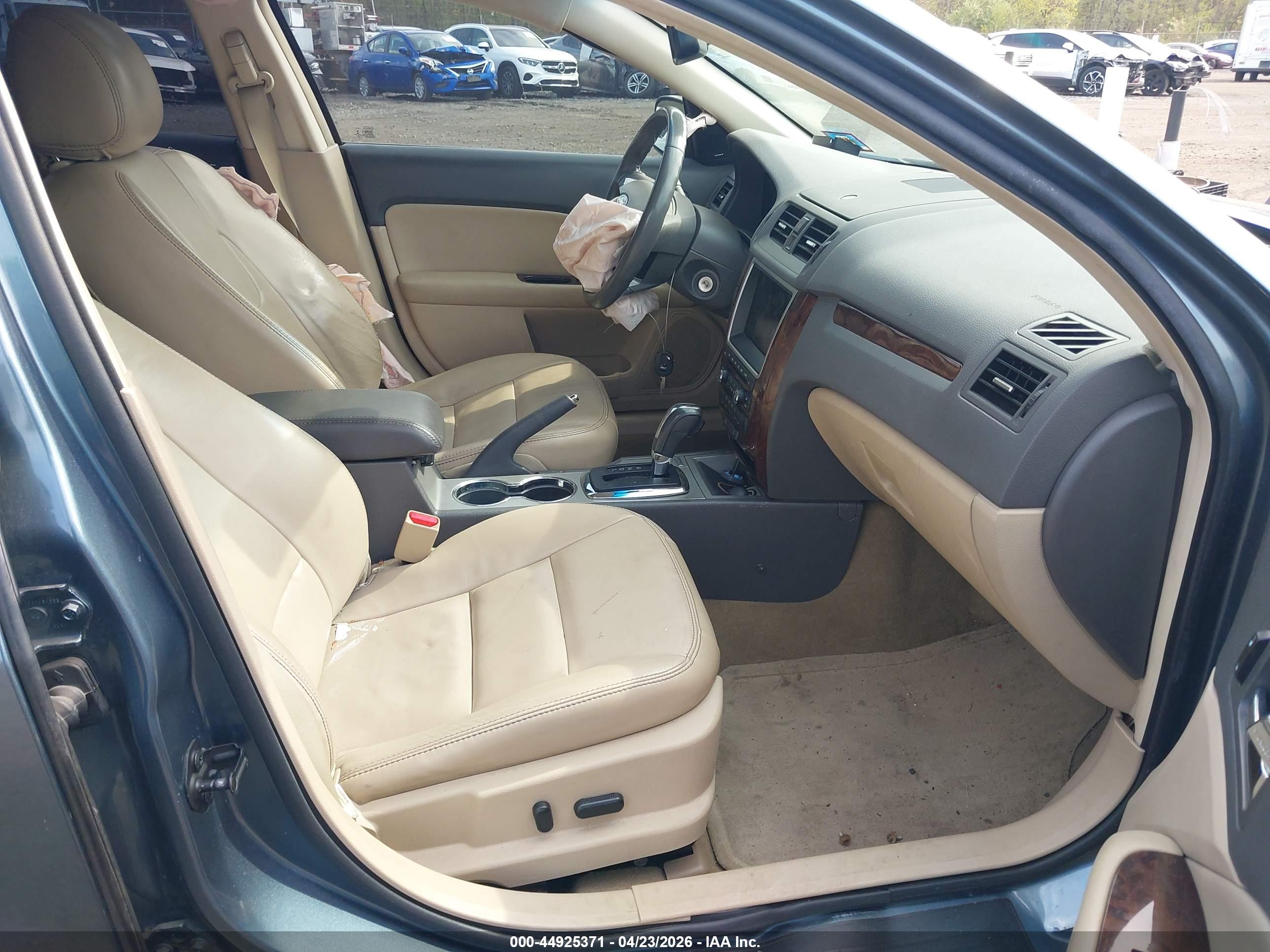 FORD FUSION image 5