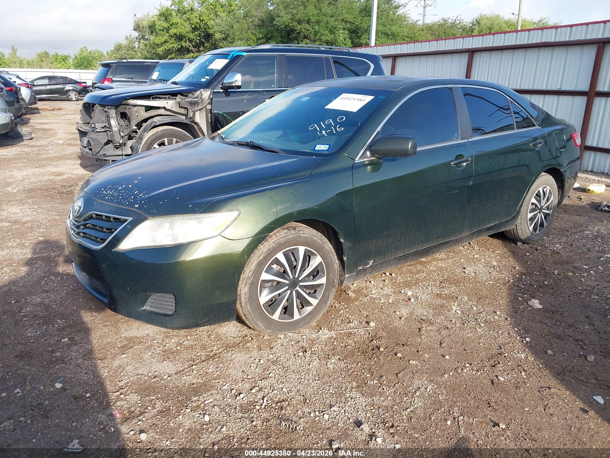 TOYOTA CAMRY image 2