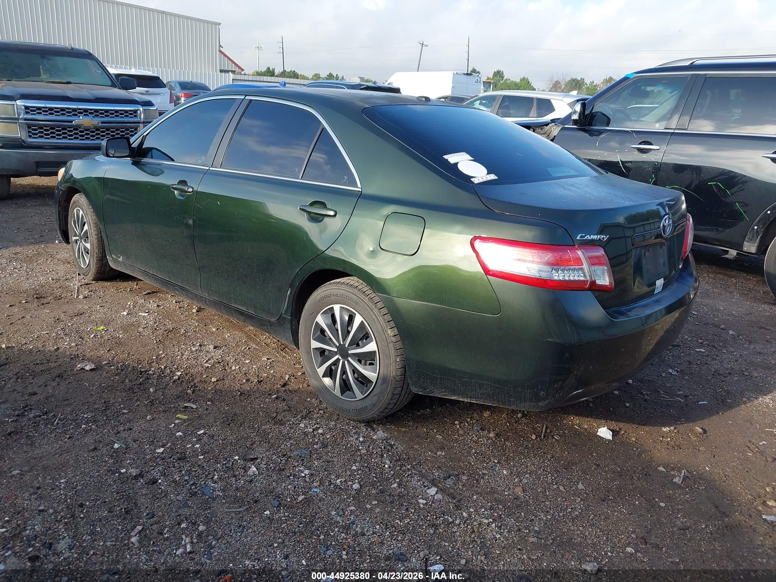 TOYOTA CAMRY image 3