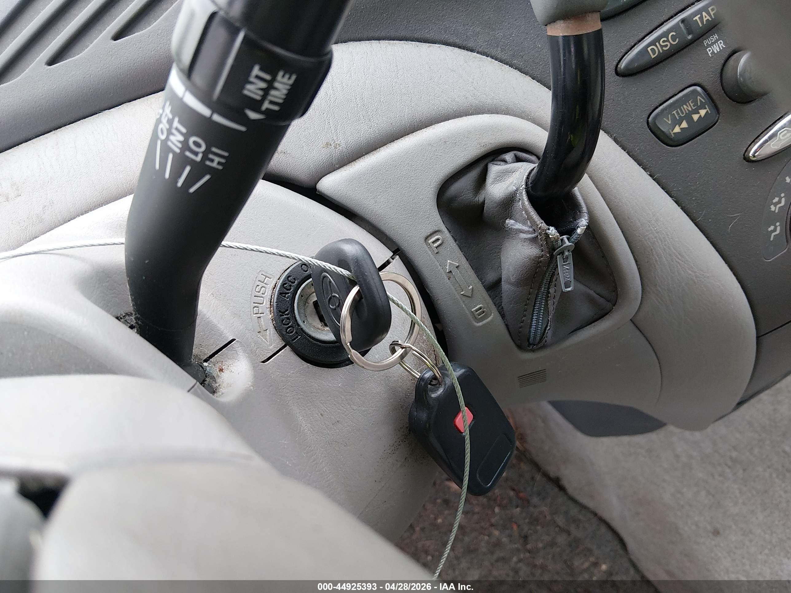 TOYOTA PRIUS image 11