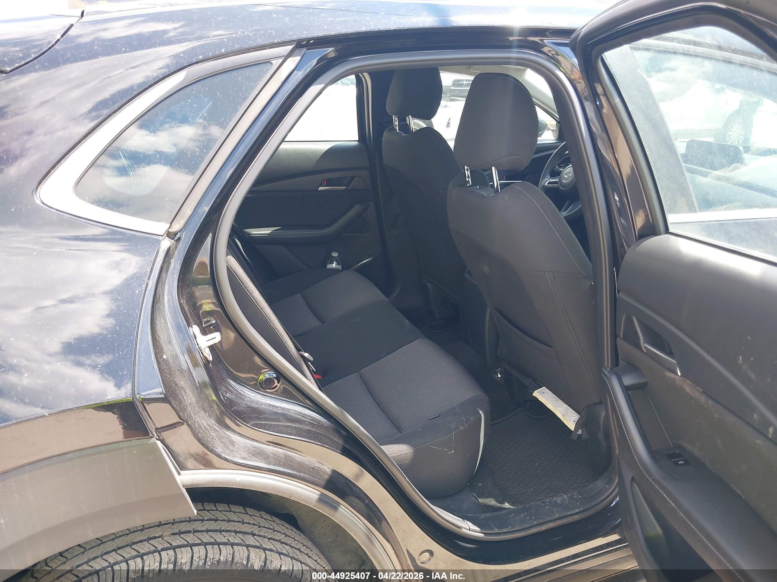 MAZDA CX-30 image 8