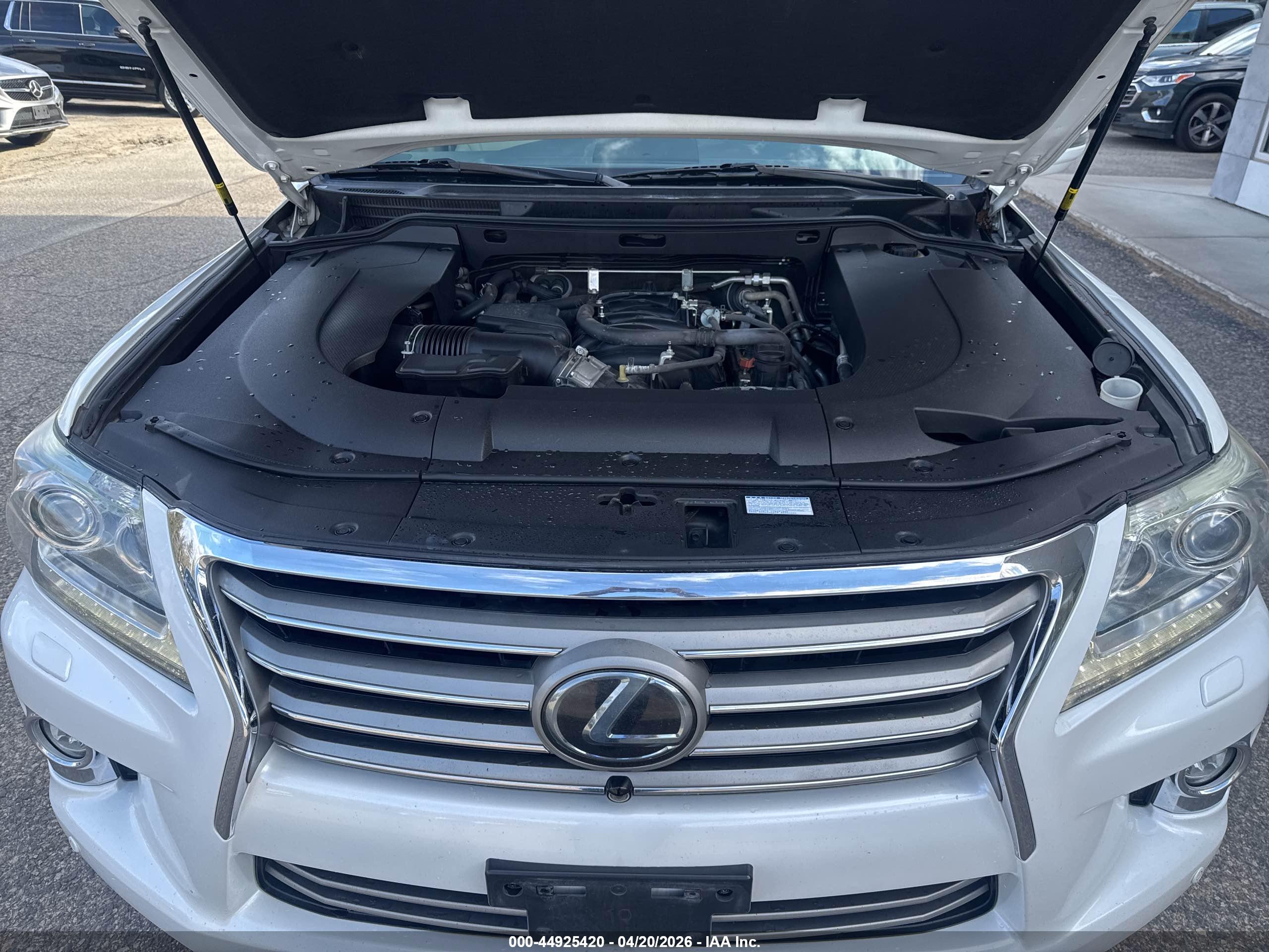 LEXUS LX image 10