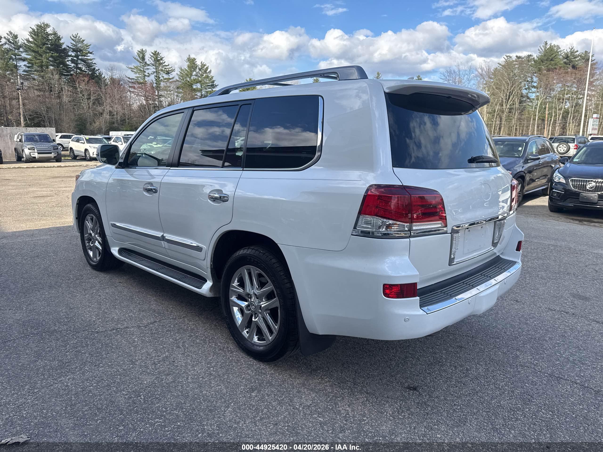 LEXUS LX image 3