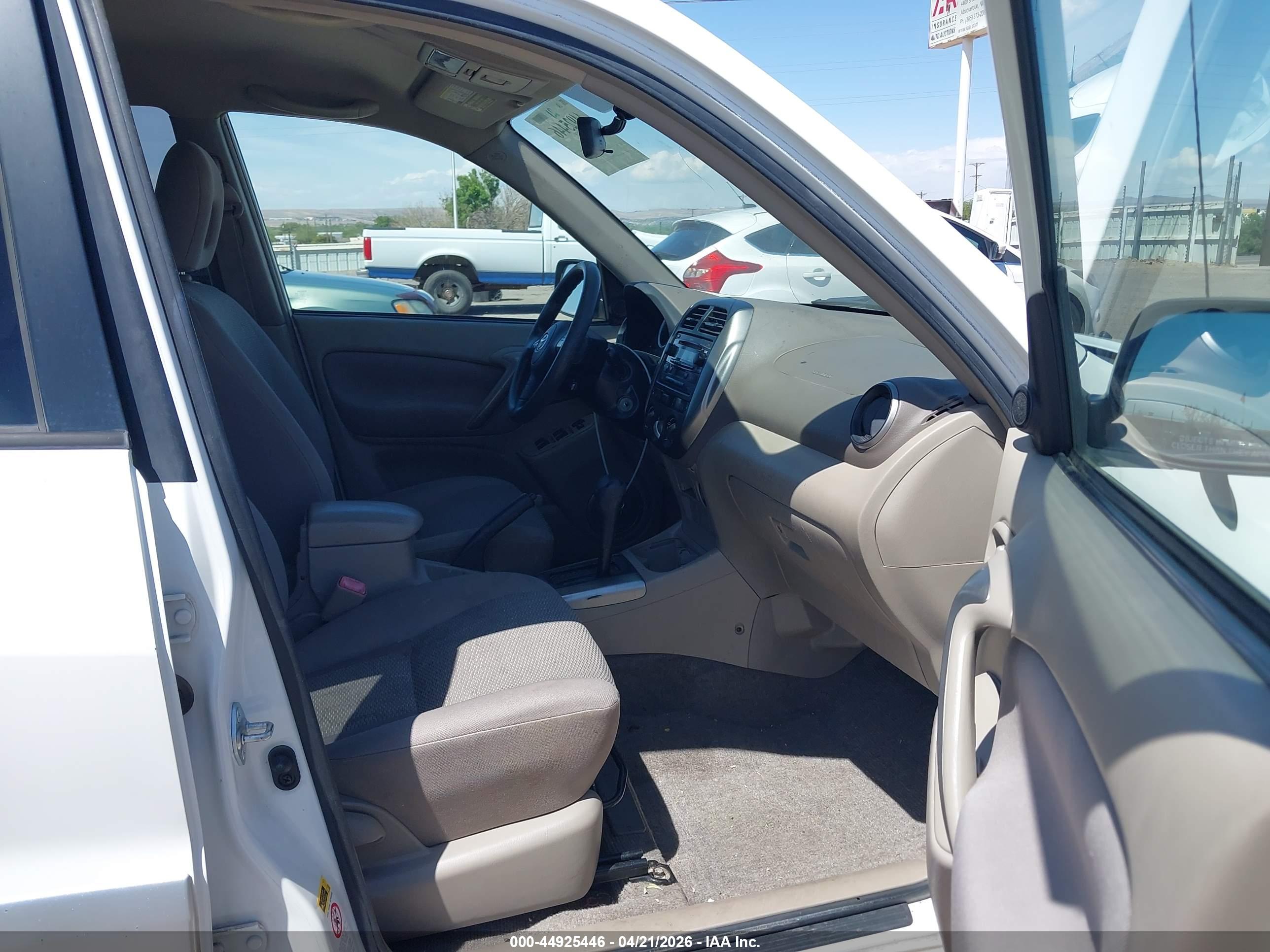 TOYOTA RAV4 image 5