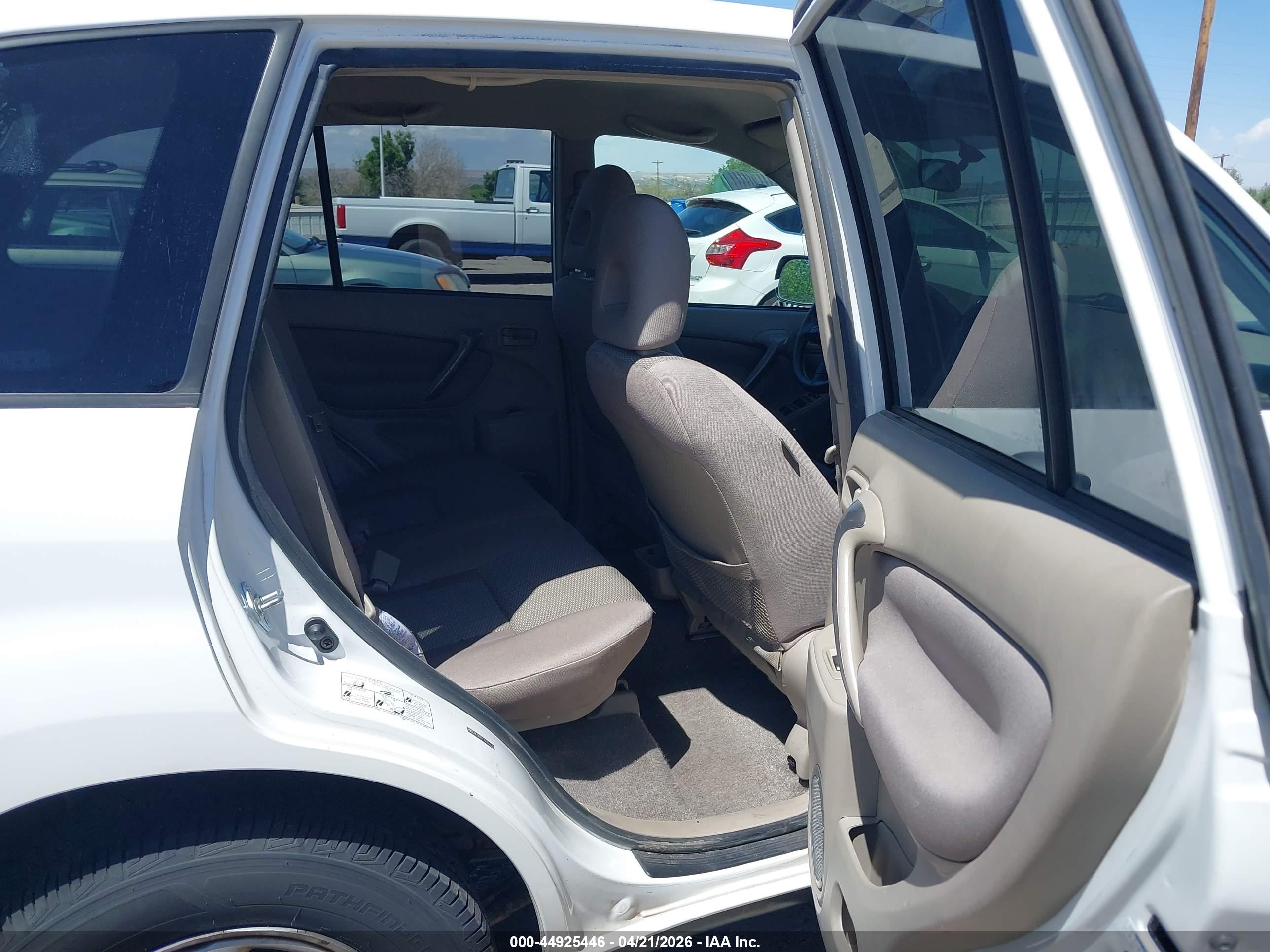 TOYOTA RAV4 image 8