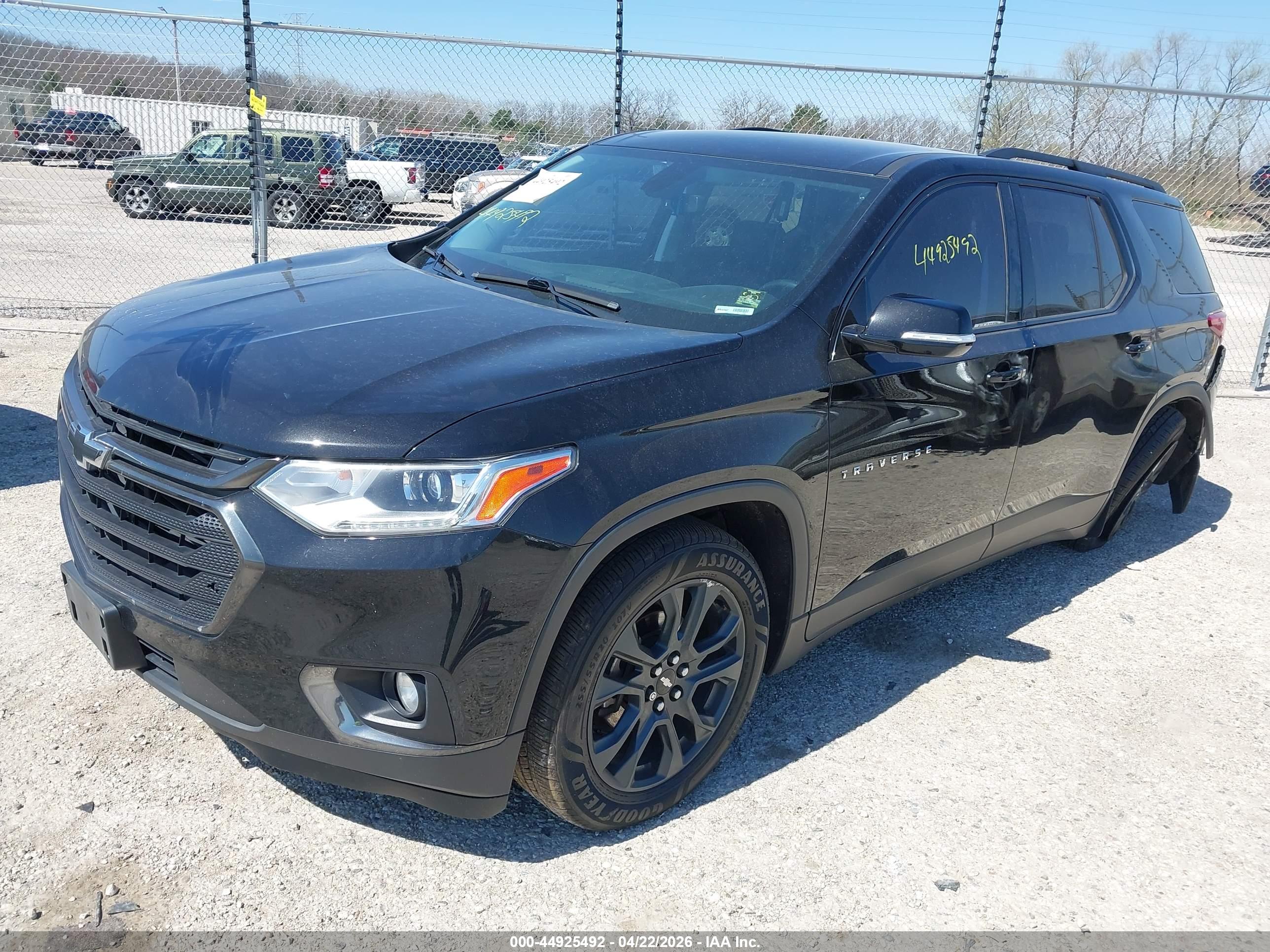 CHEVROLET TRAVERSE image 2