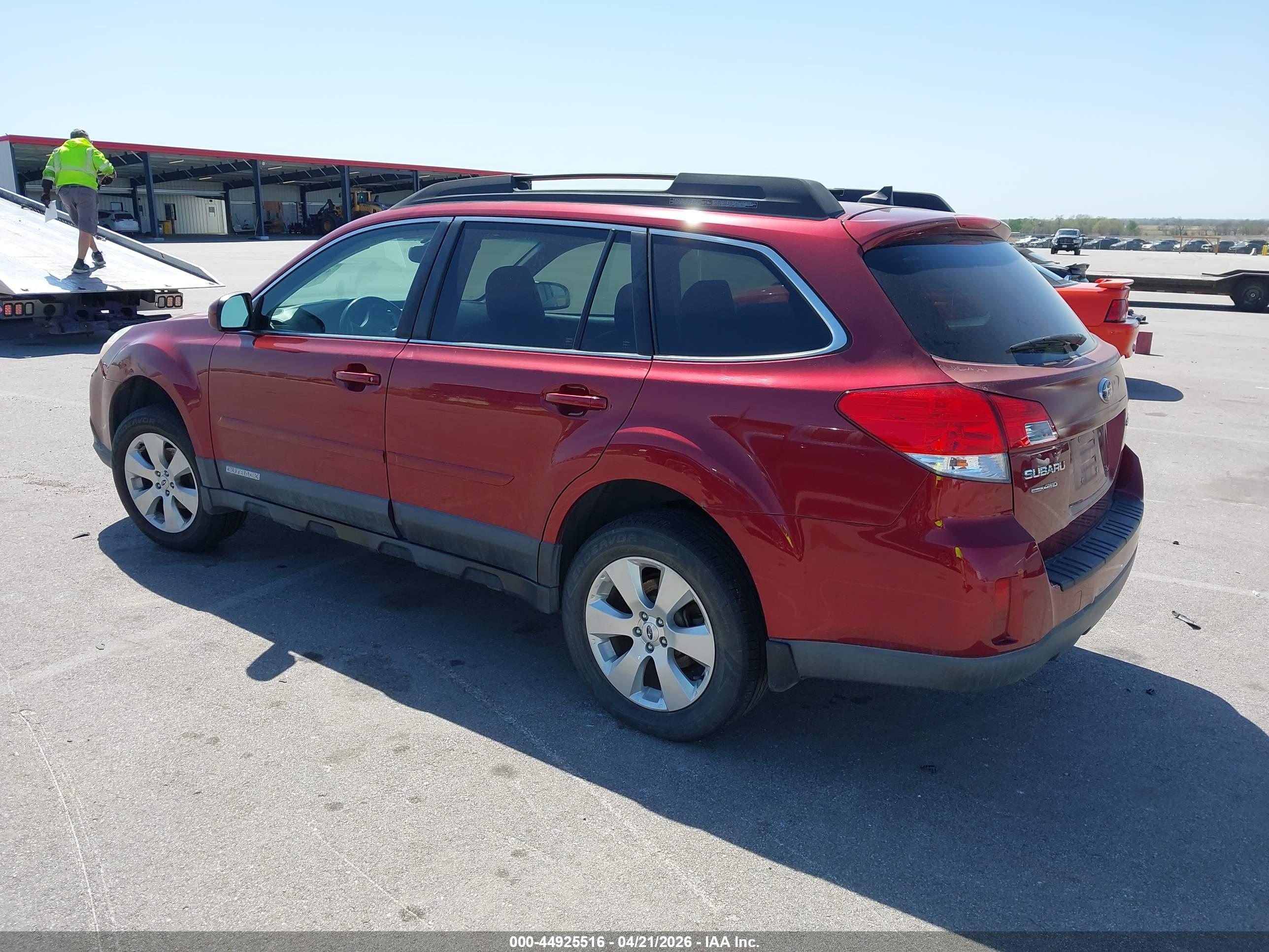 SUBARU OUTBACK image 3