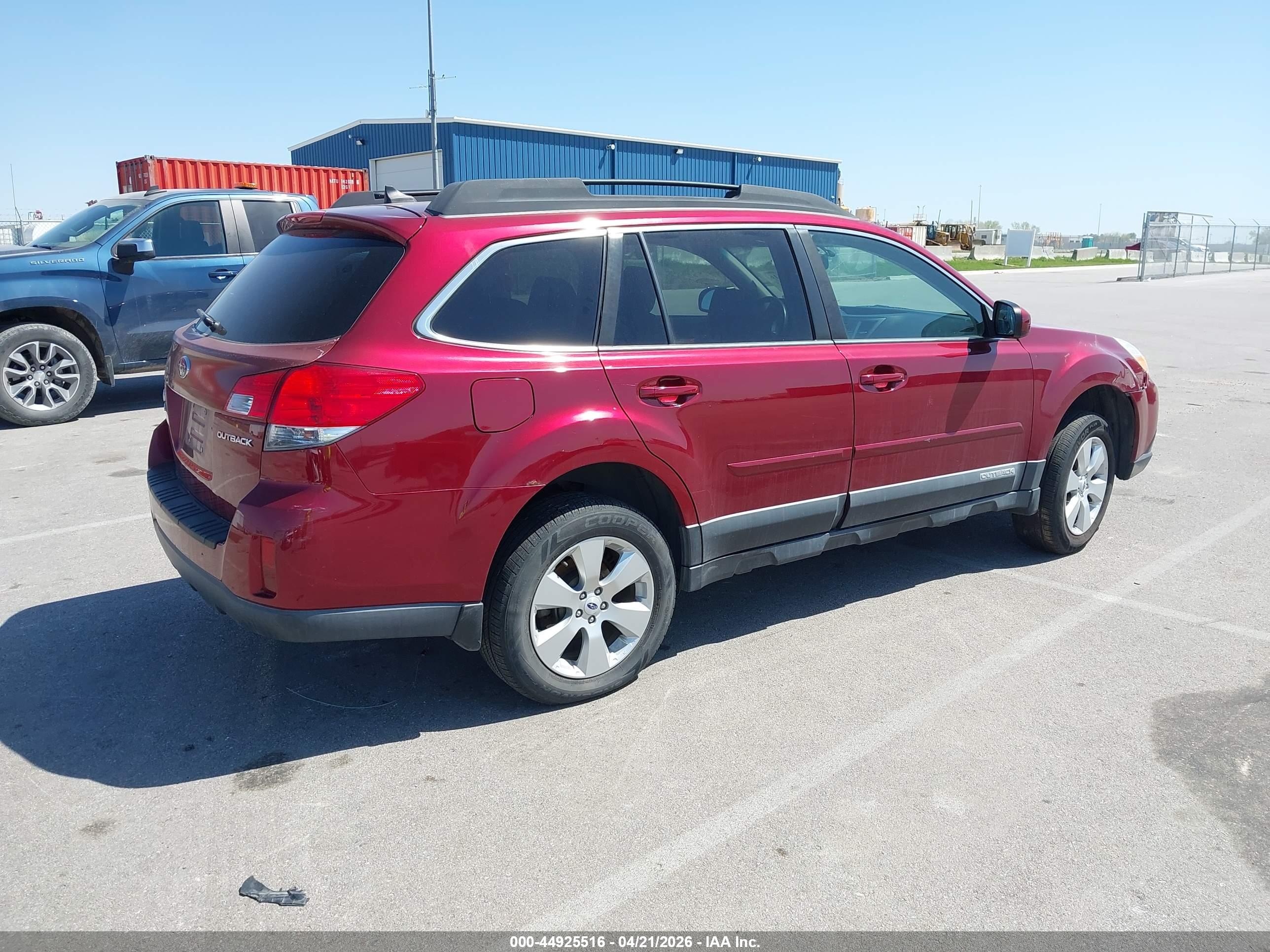 SUBARU OUTBACK image 4