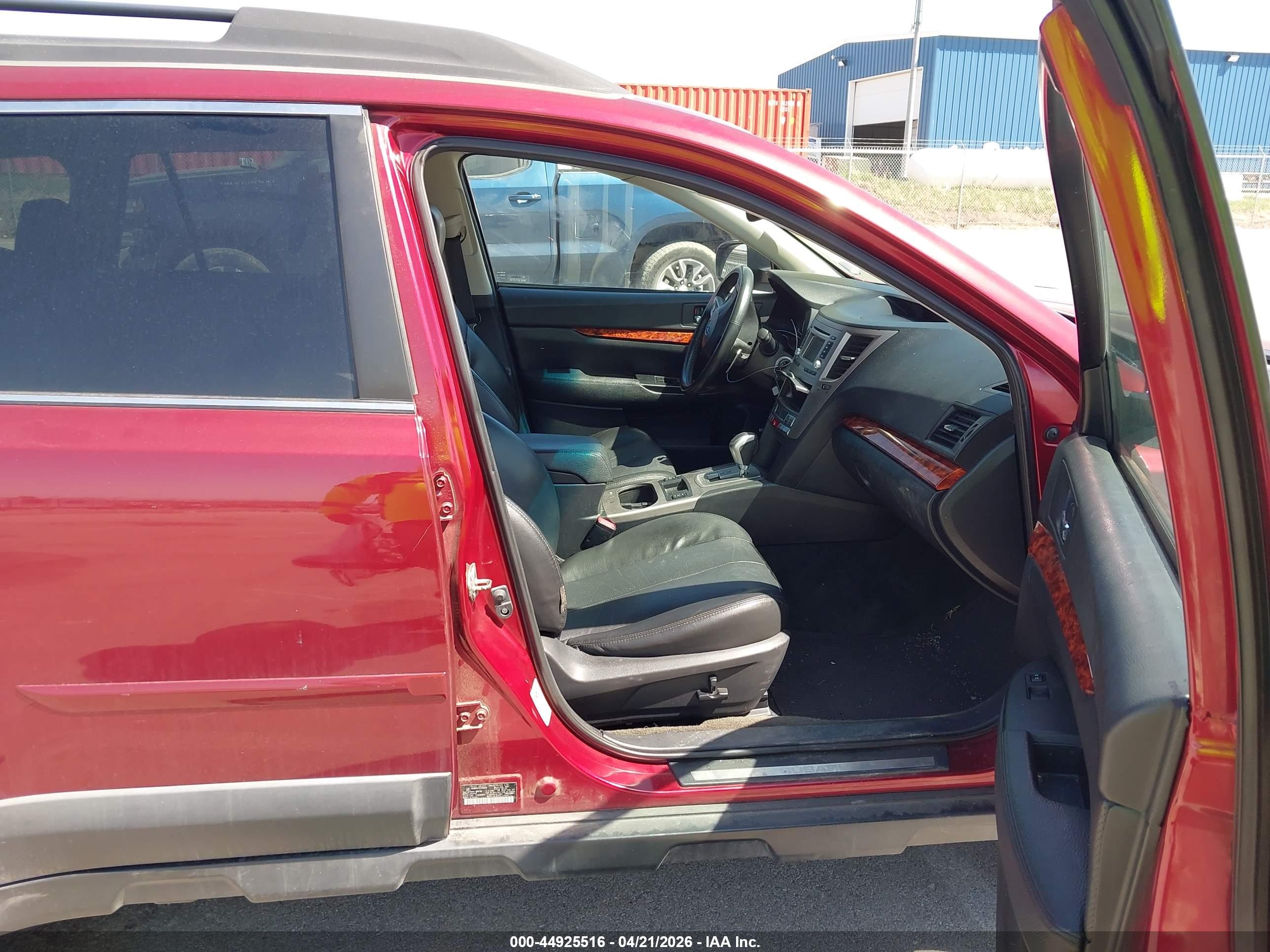 SUBARU OUTBACK image 5