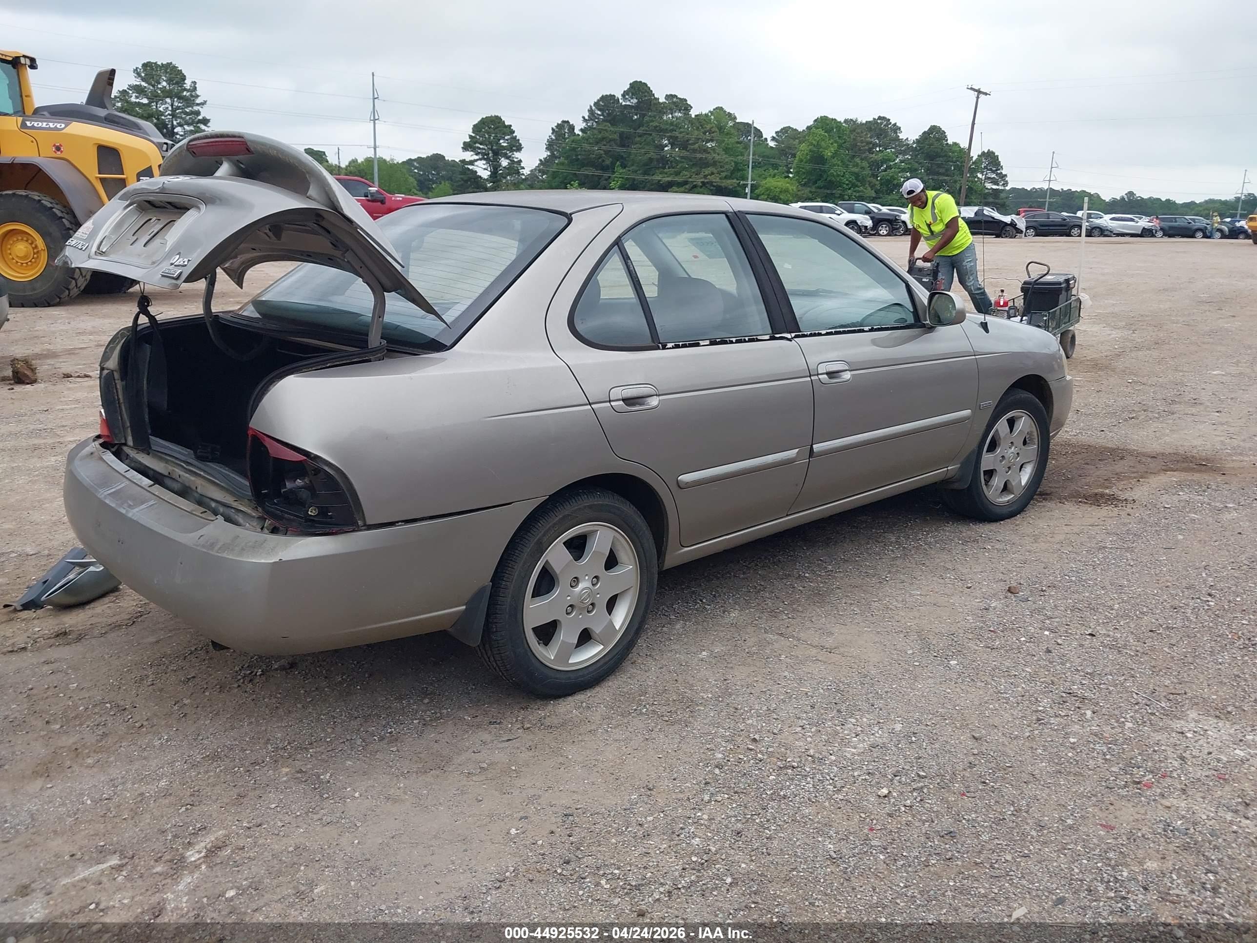 NISSAN SENTRA image 4