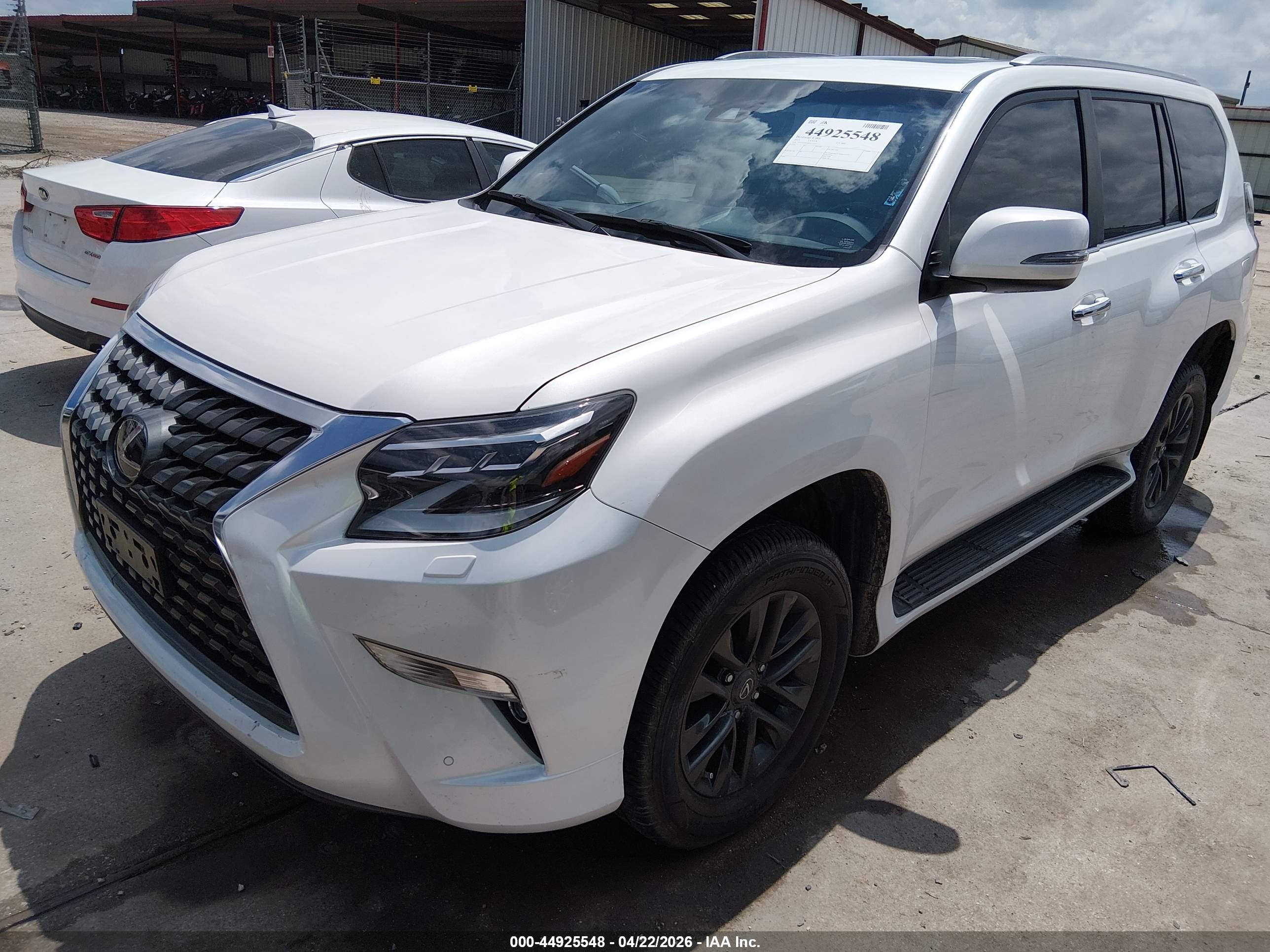 LEXUS GX image 2