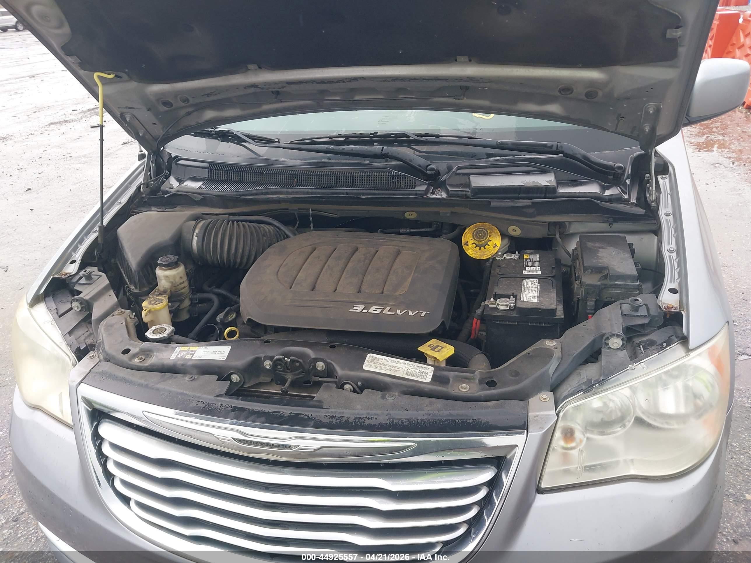 CHRYSLER TOWN image 10