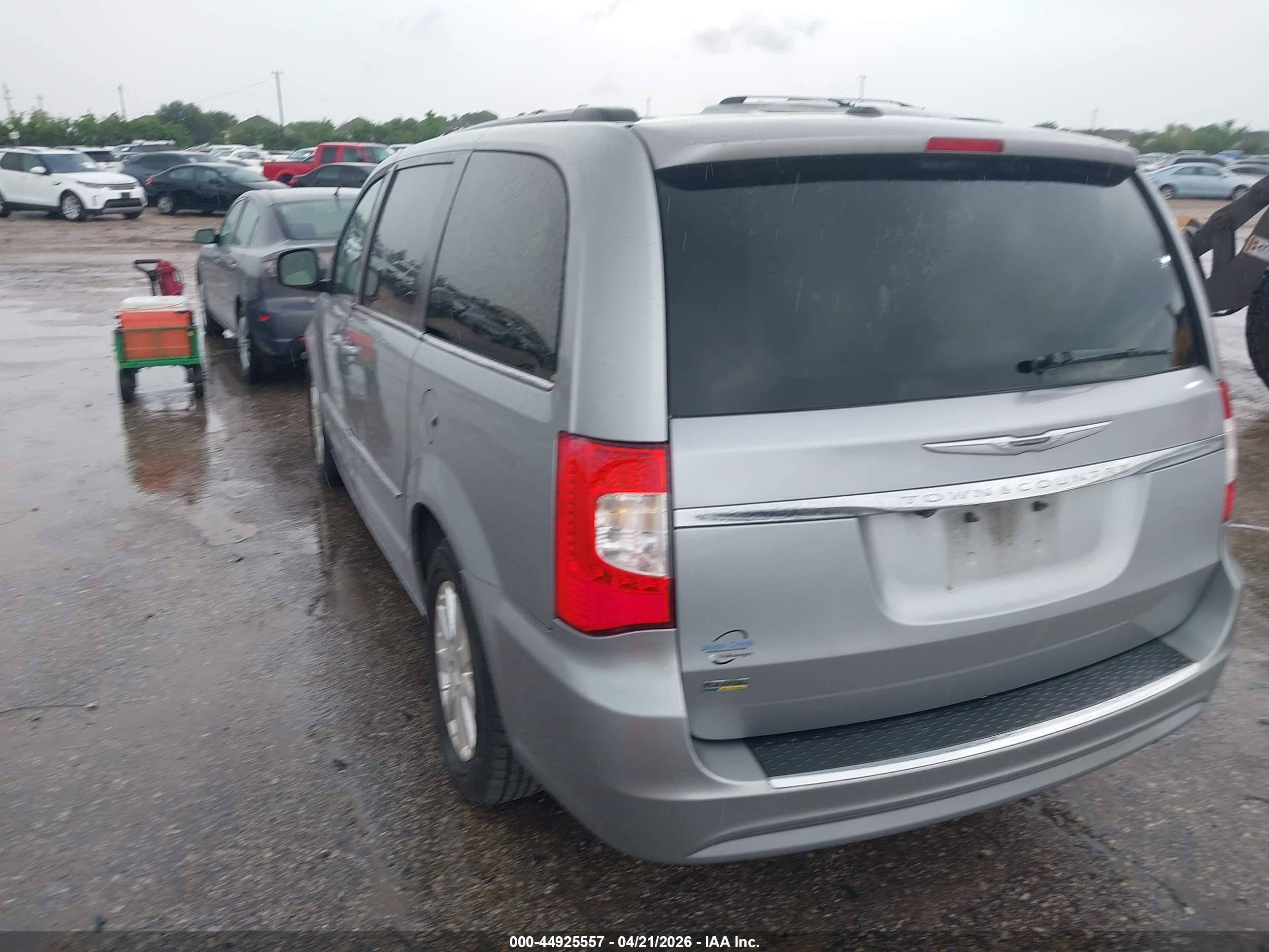 CHRYSLER TOWN image 3
