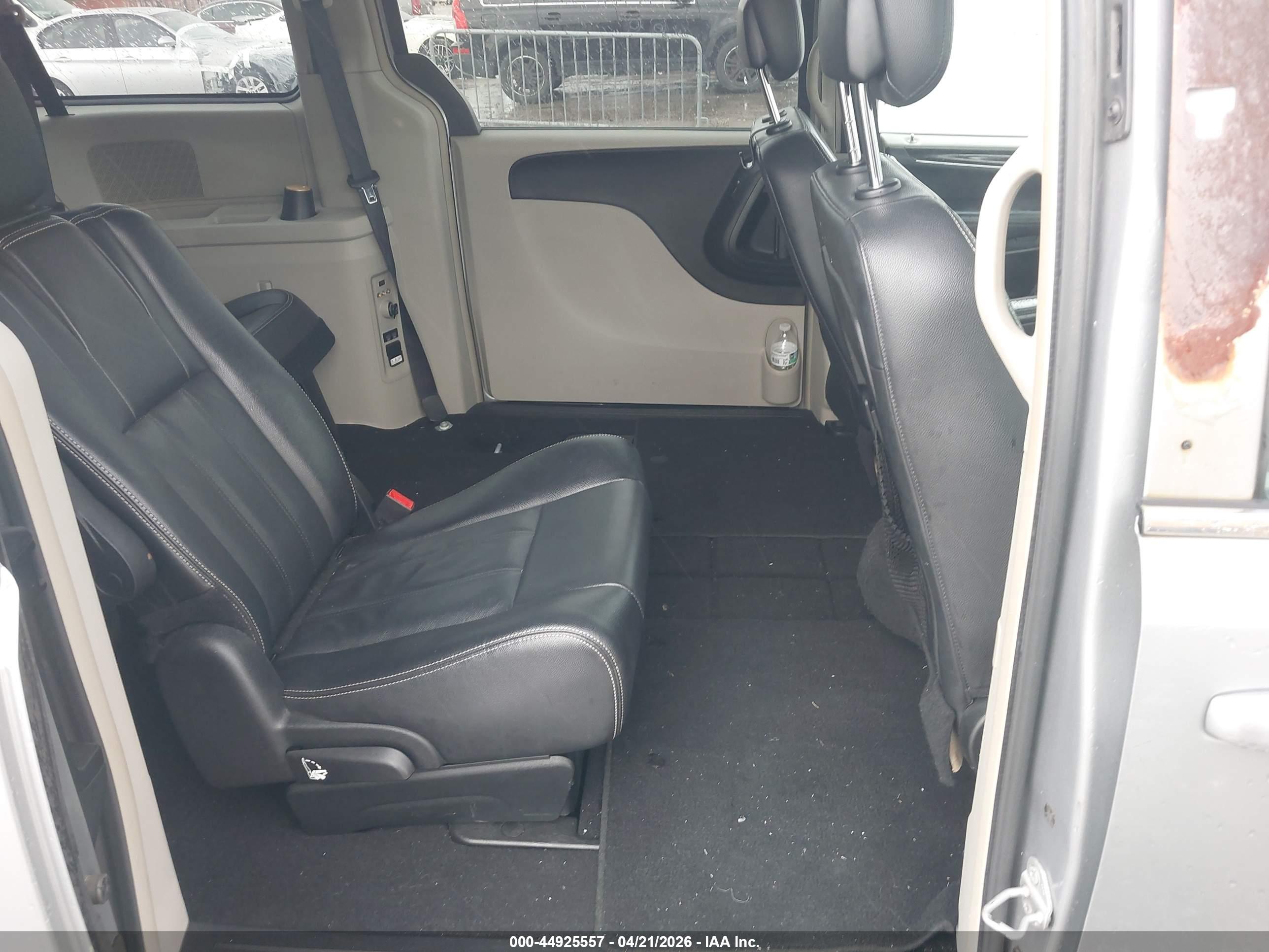 CHRYSLER TOWN image 8
